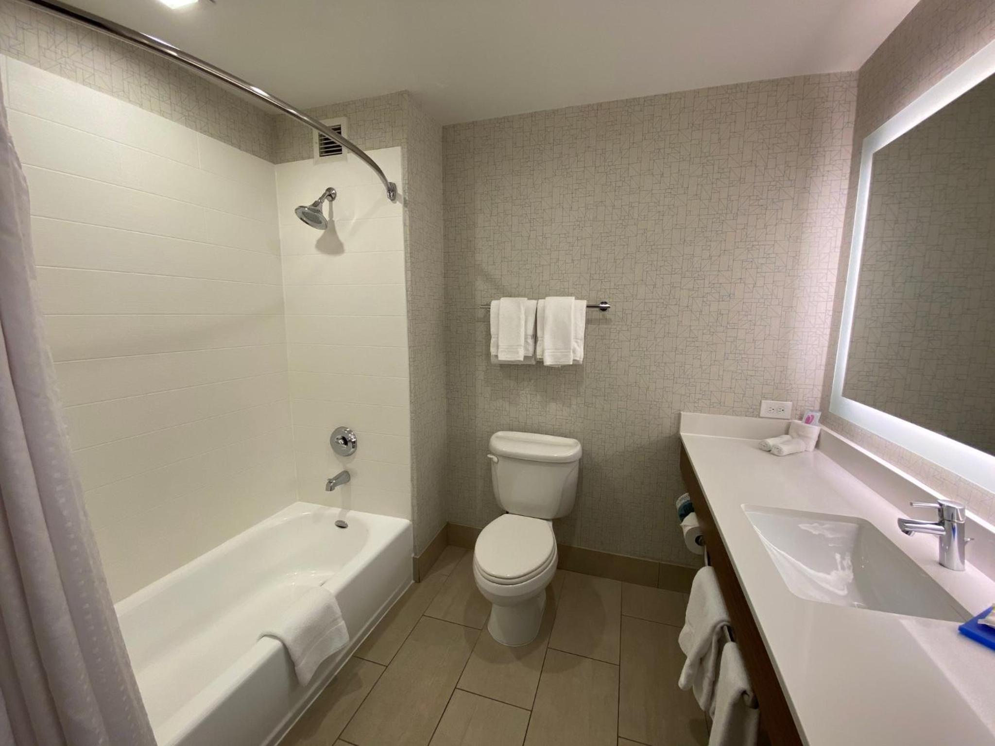 Standard King Room - Photo 4