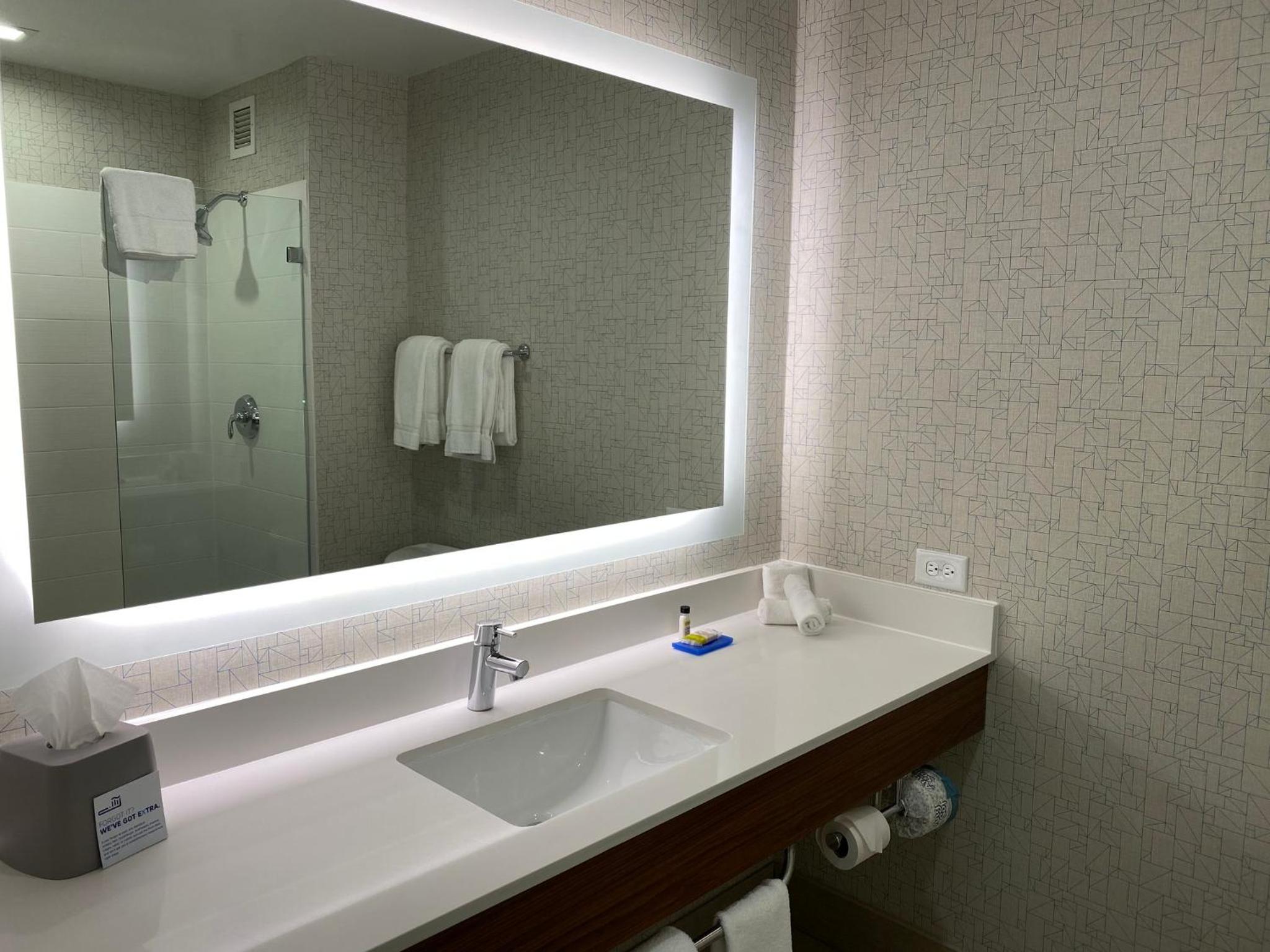 One-Bedroom Suite Pool View - Photo 6
