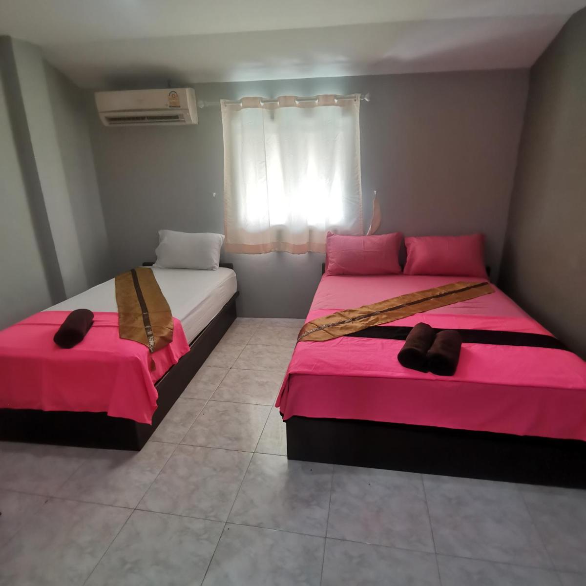 Double Room with Private Bathroom - Photo 9