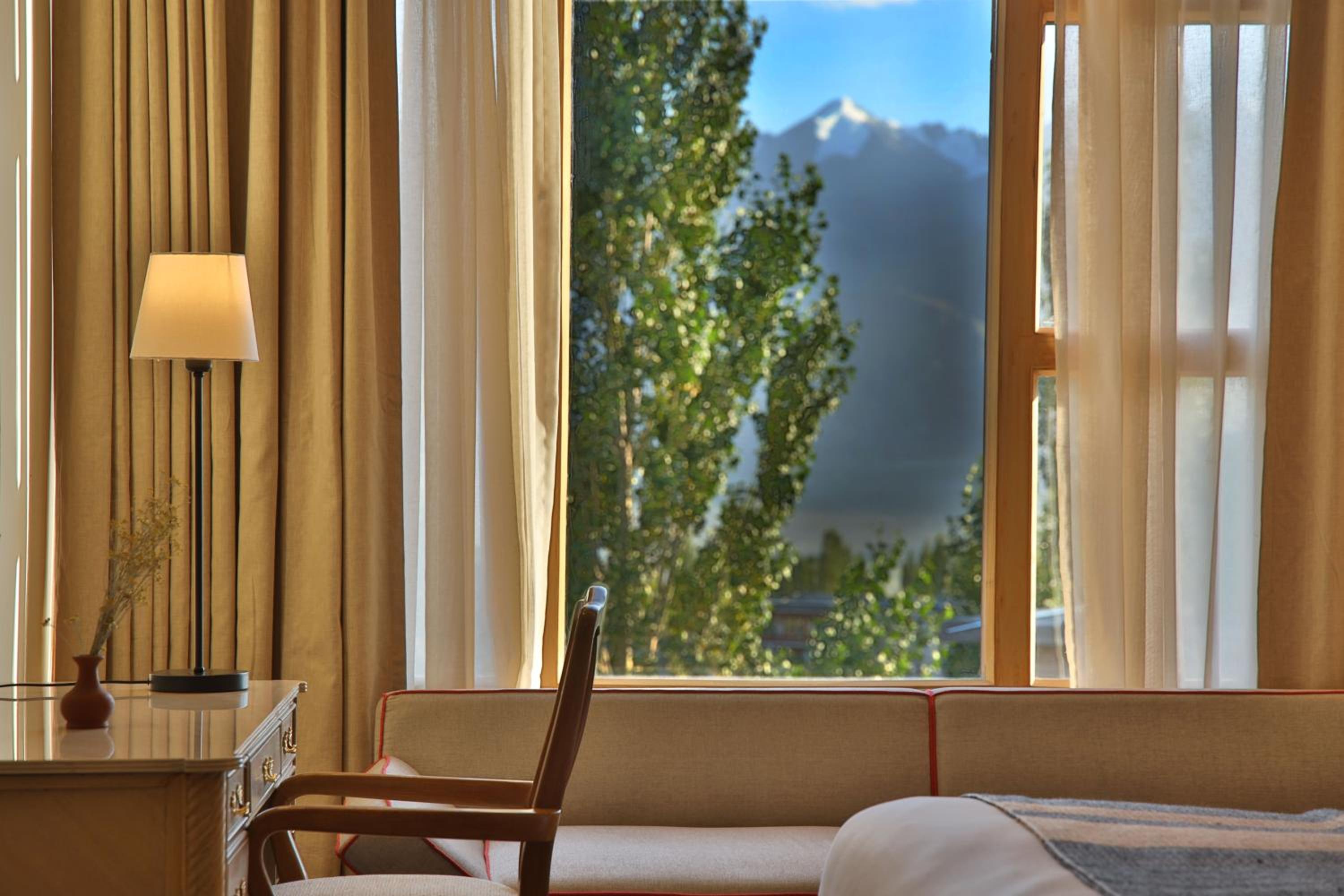 Deluxe King Room - Photo 6