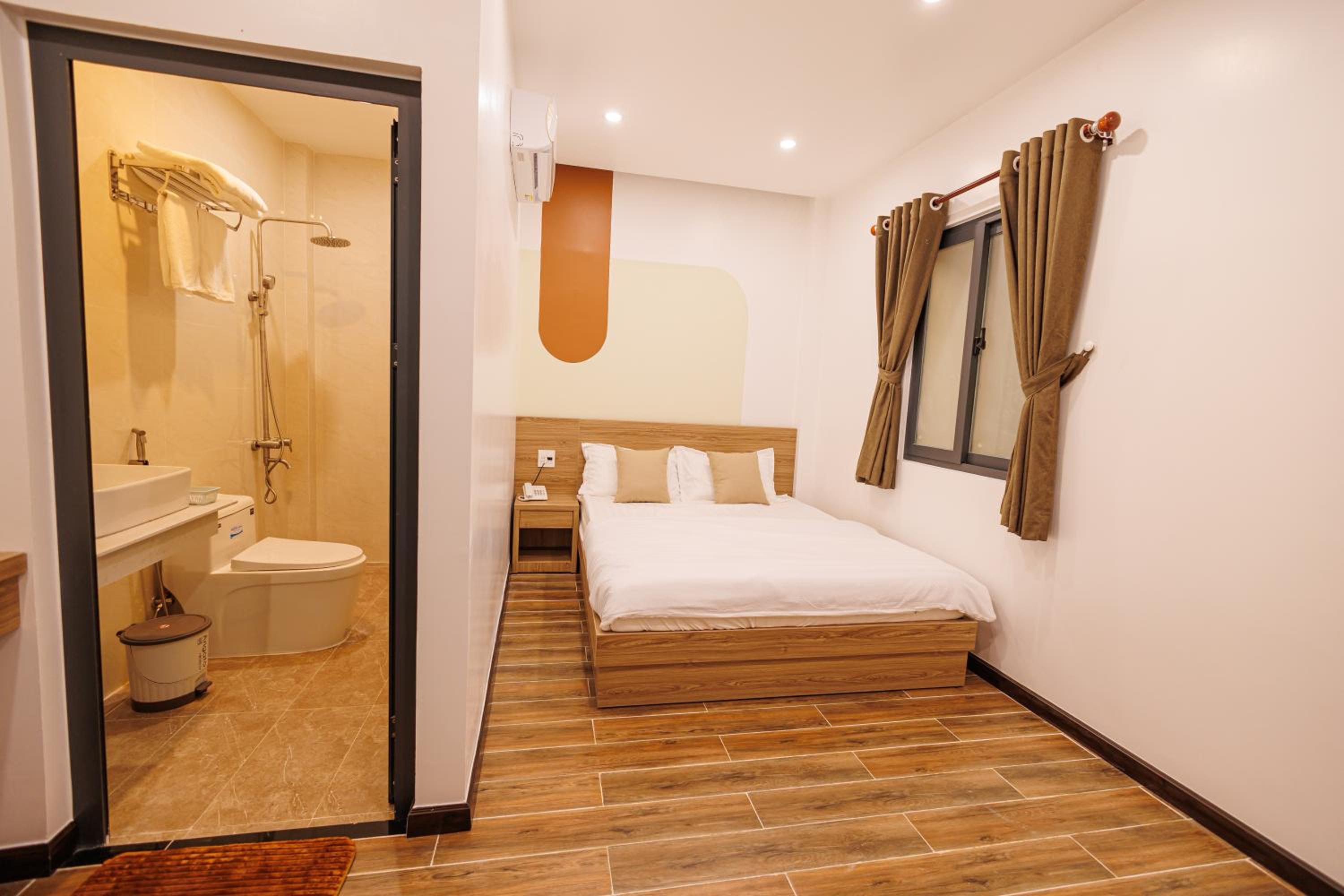 Large Single Room - Photo 1