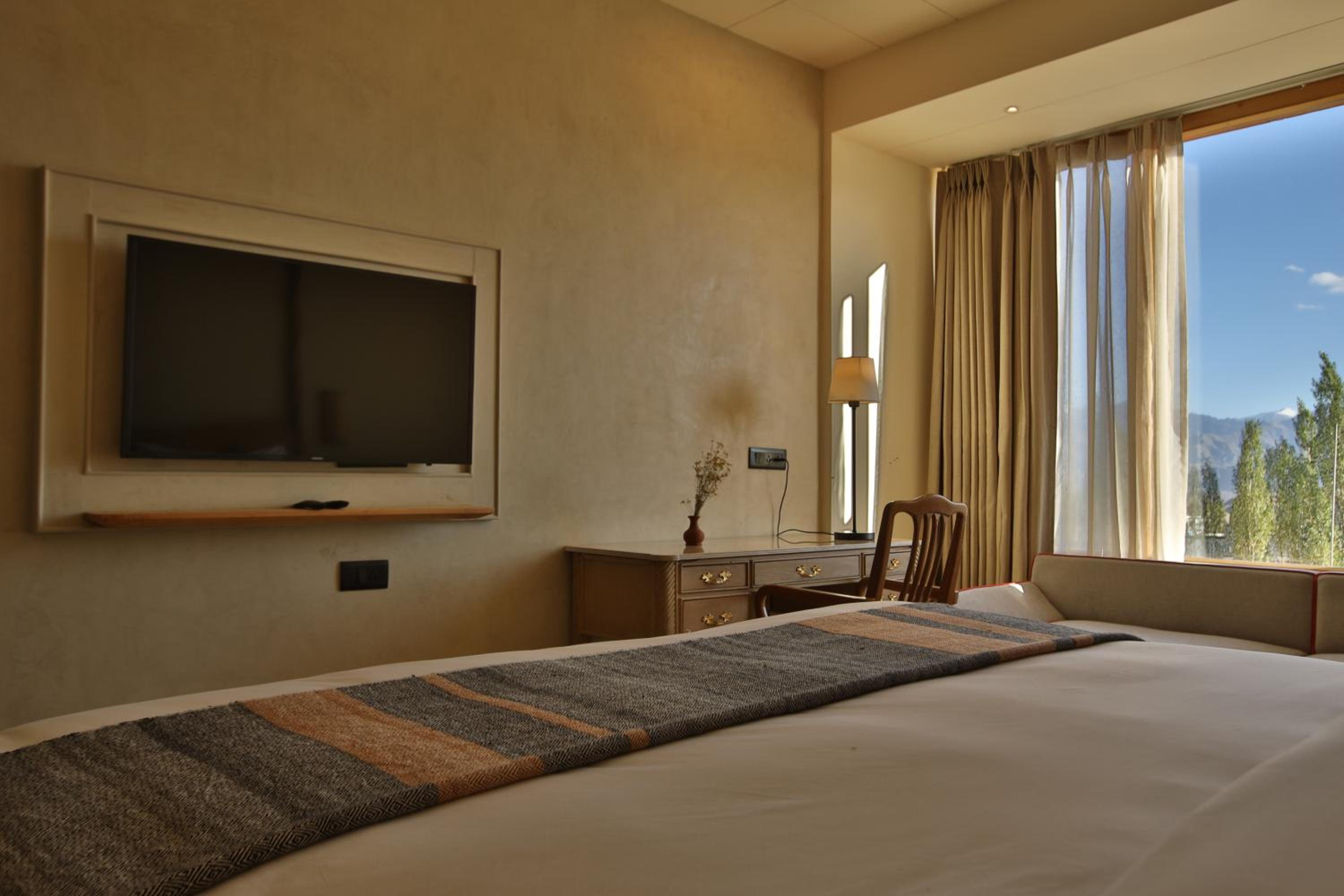 Deluxe King Room - Photo 4