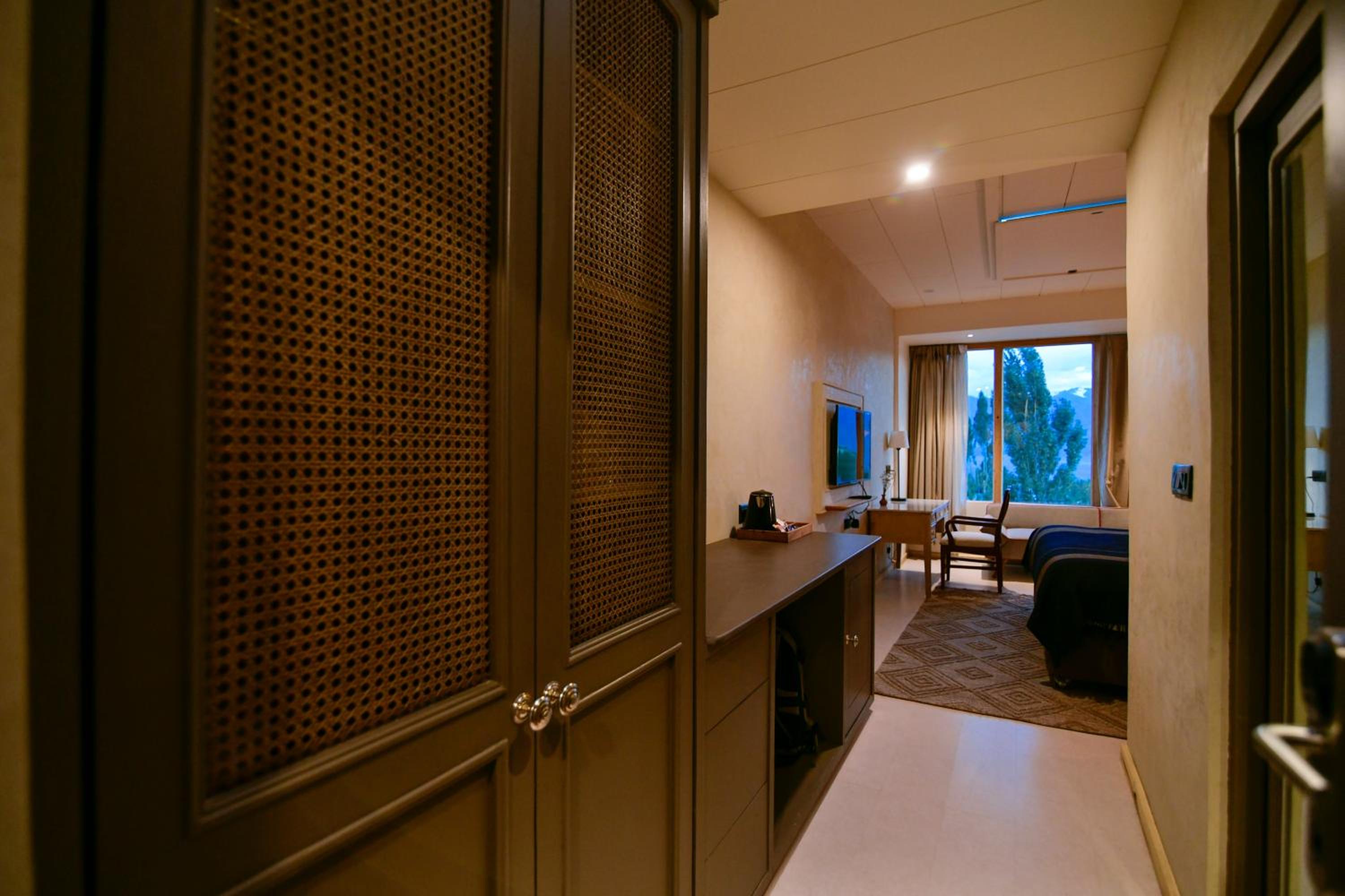 Deluxe King Room - Photo 3