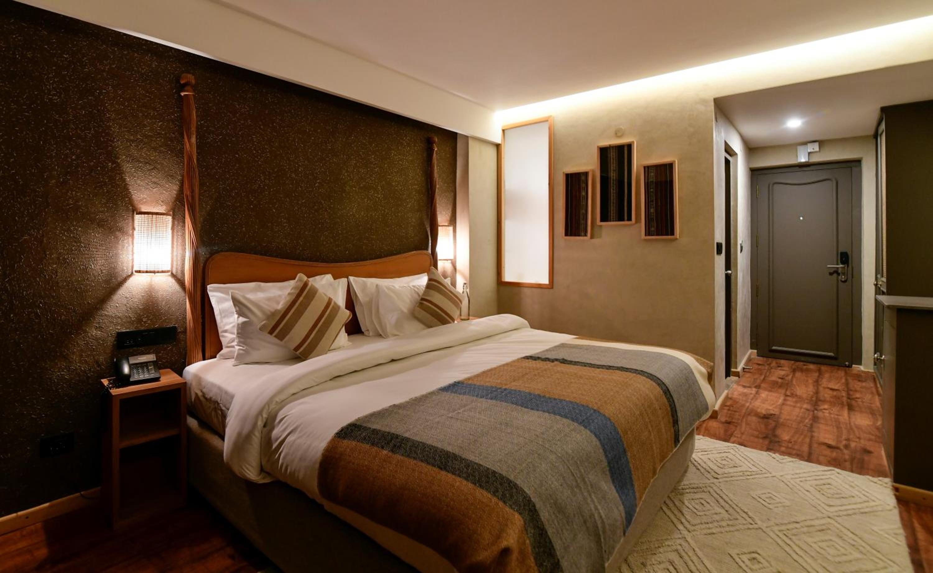 Deluxe Queen Room - Photo 4