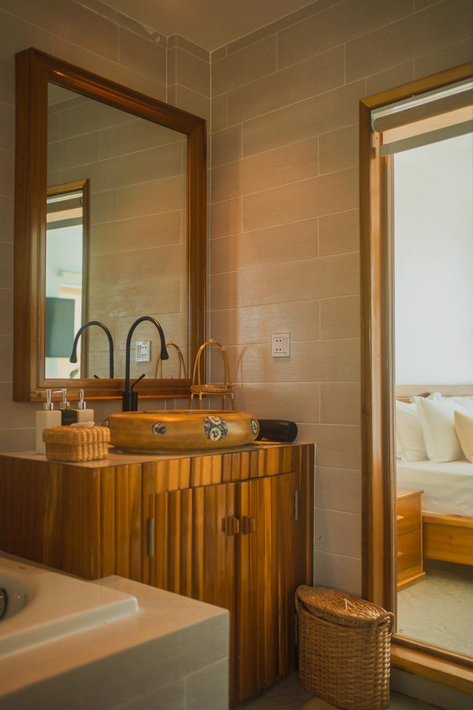 Deluxe Double Room with Mountain View - Photo 11