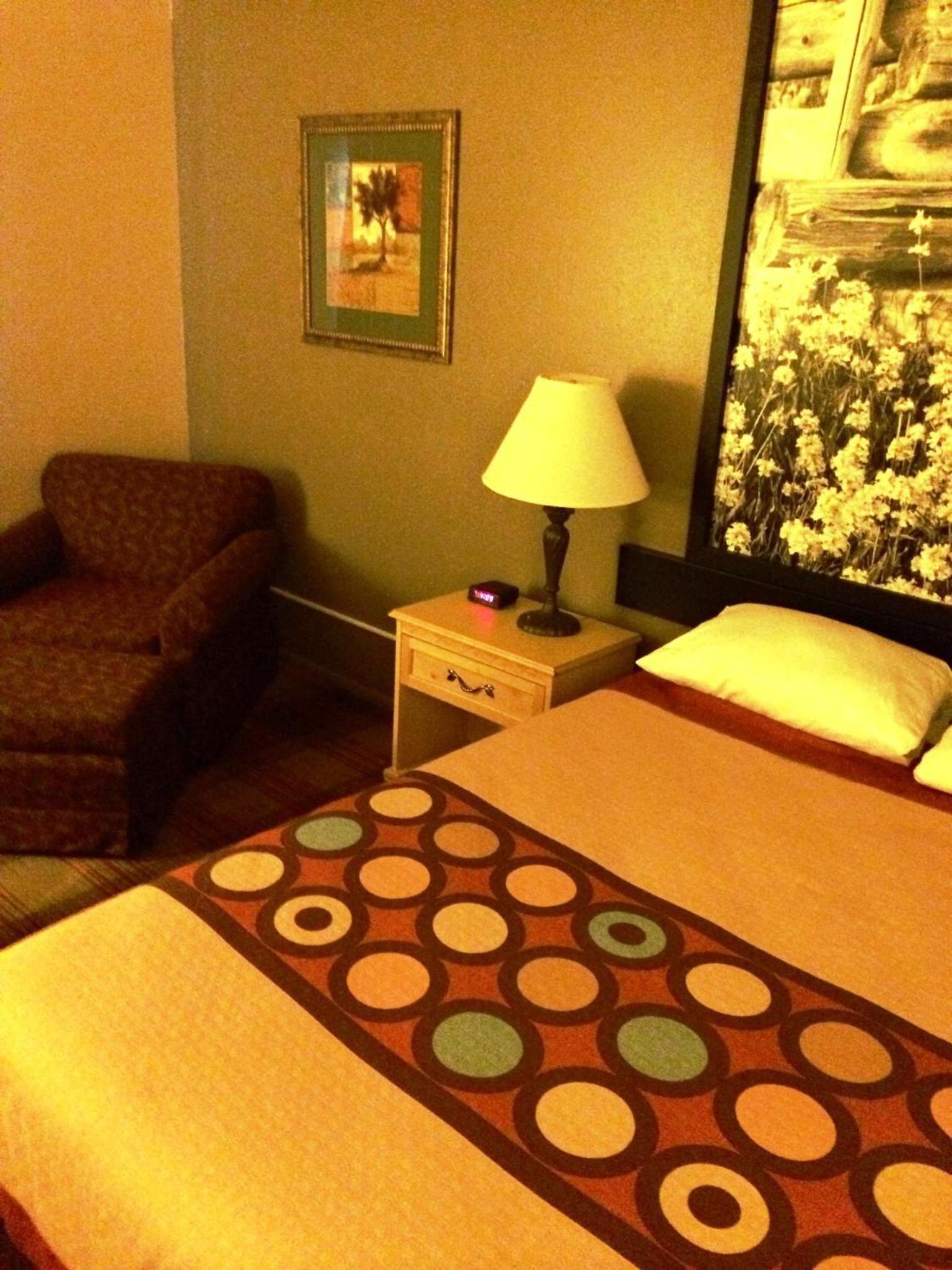 King Room - Non-Smoking - Photo 2