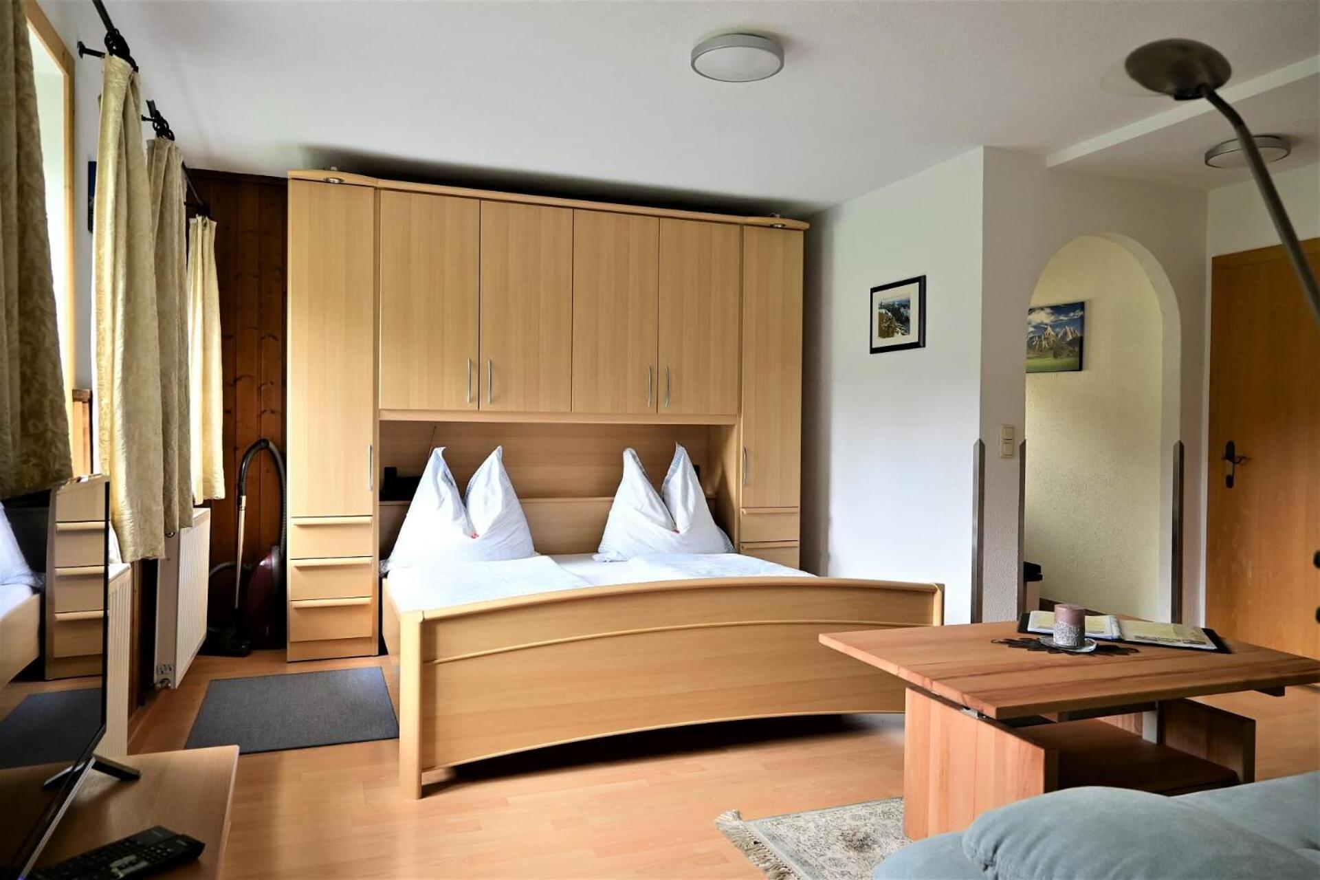 Apartment with Mountain View photo 3