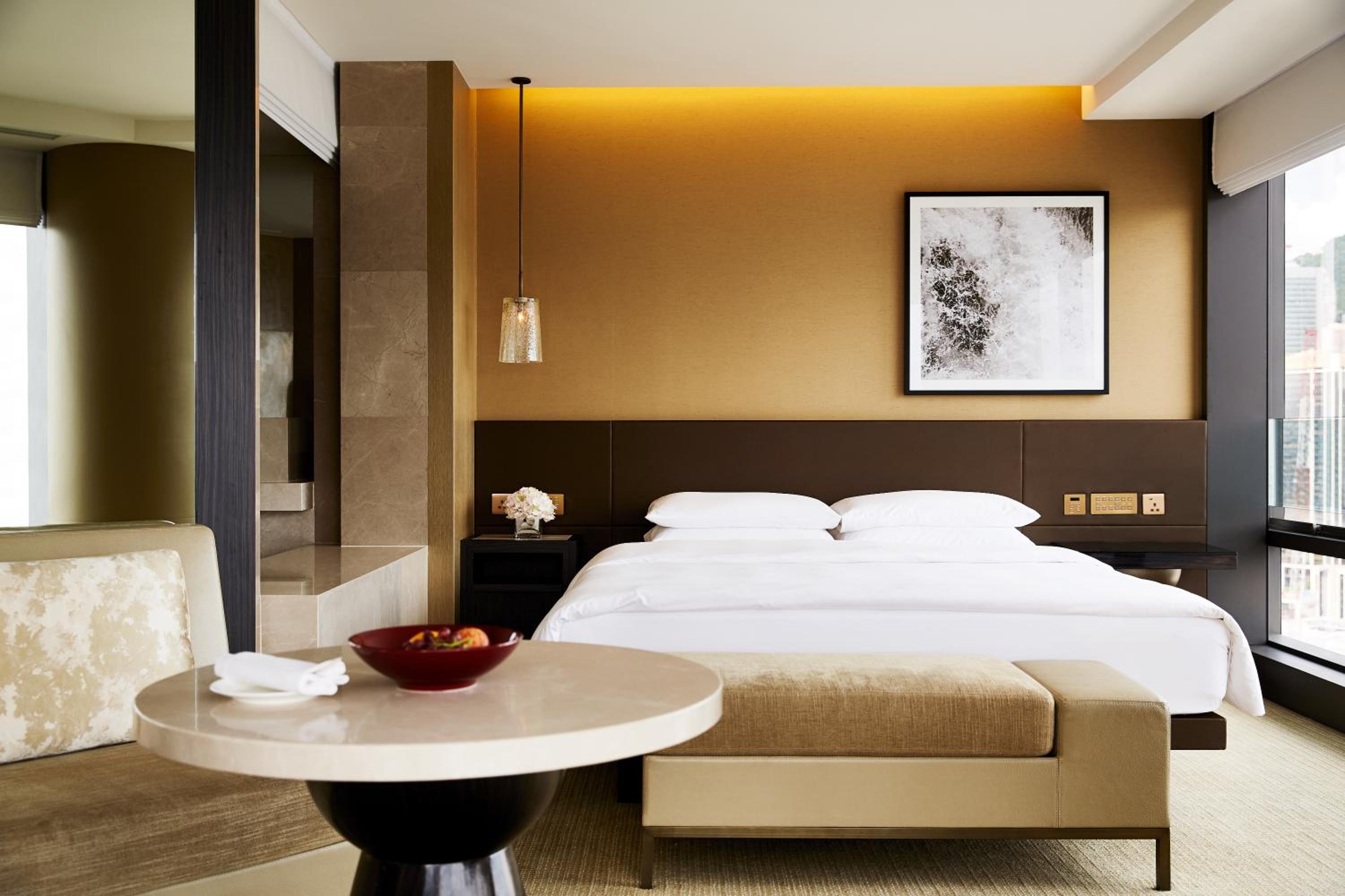 Deluxe King Room with Harbor View - Club Access photo 2