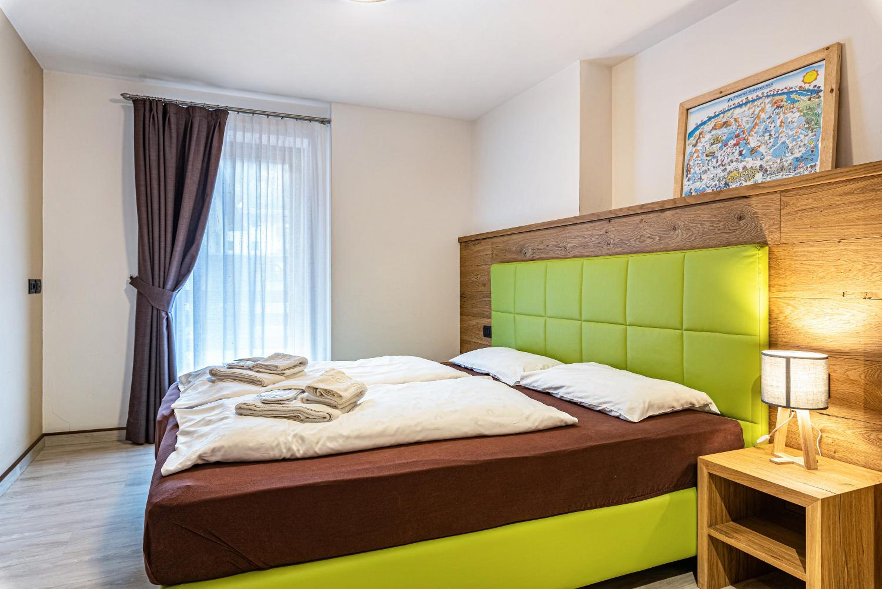 Two-Bedroom Deluxe Apartment with Balcony