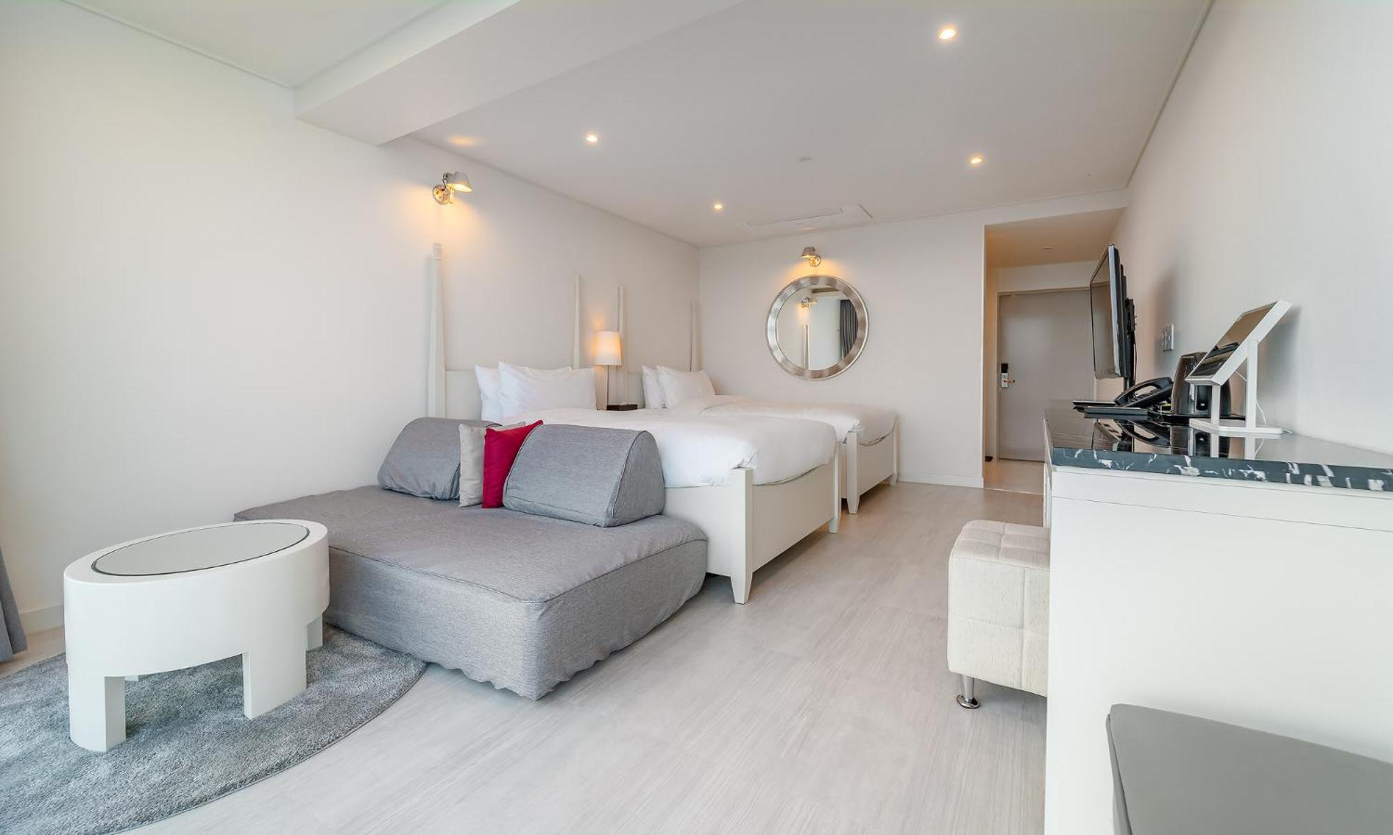 Large Twin Room With 2 Single Beds - Sea View - Main Building  - Photo 4
