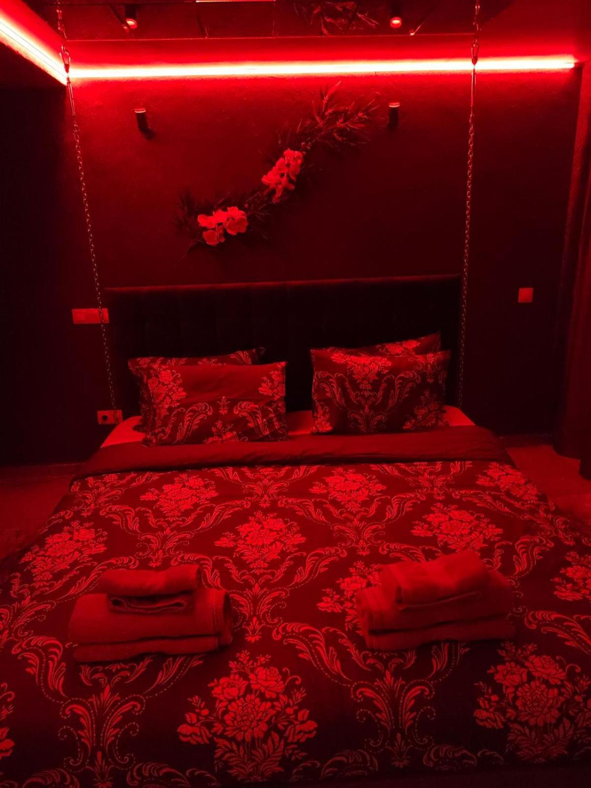 One-Bedroom Apartment - Photo 1