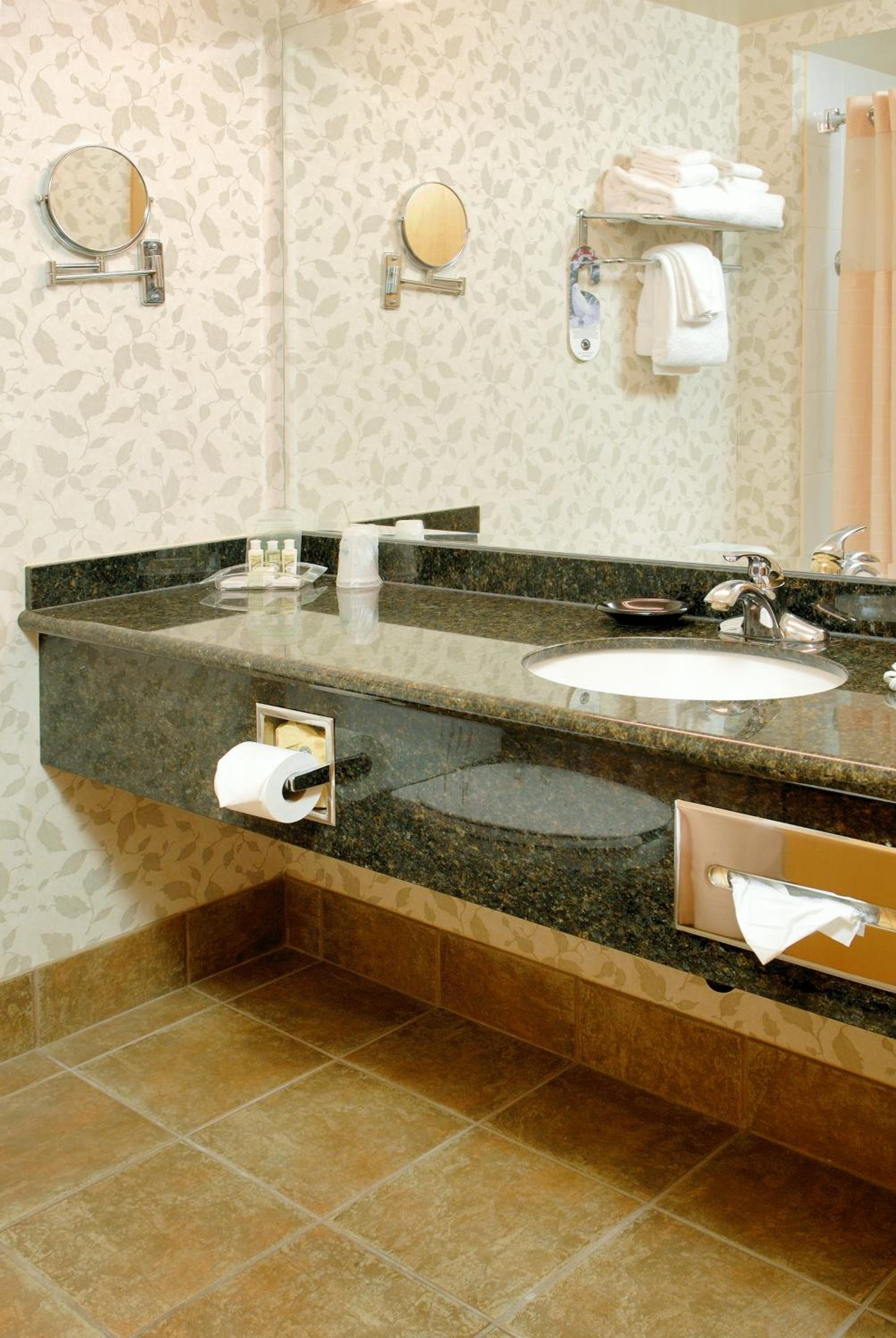 Standard King Room - Photo 4