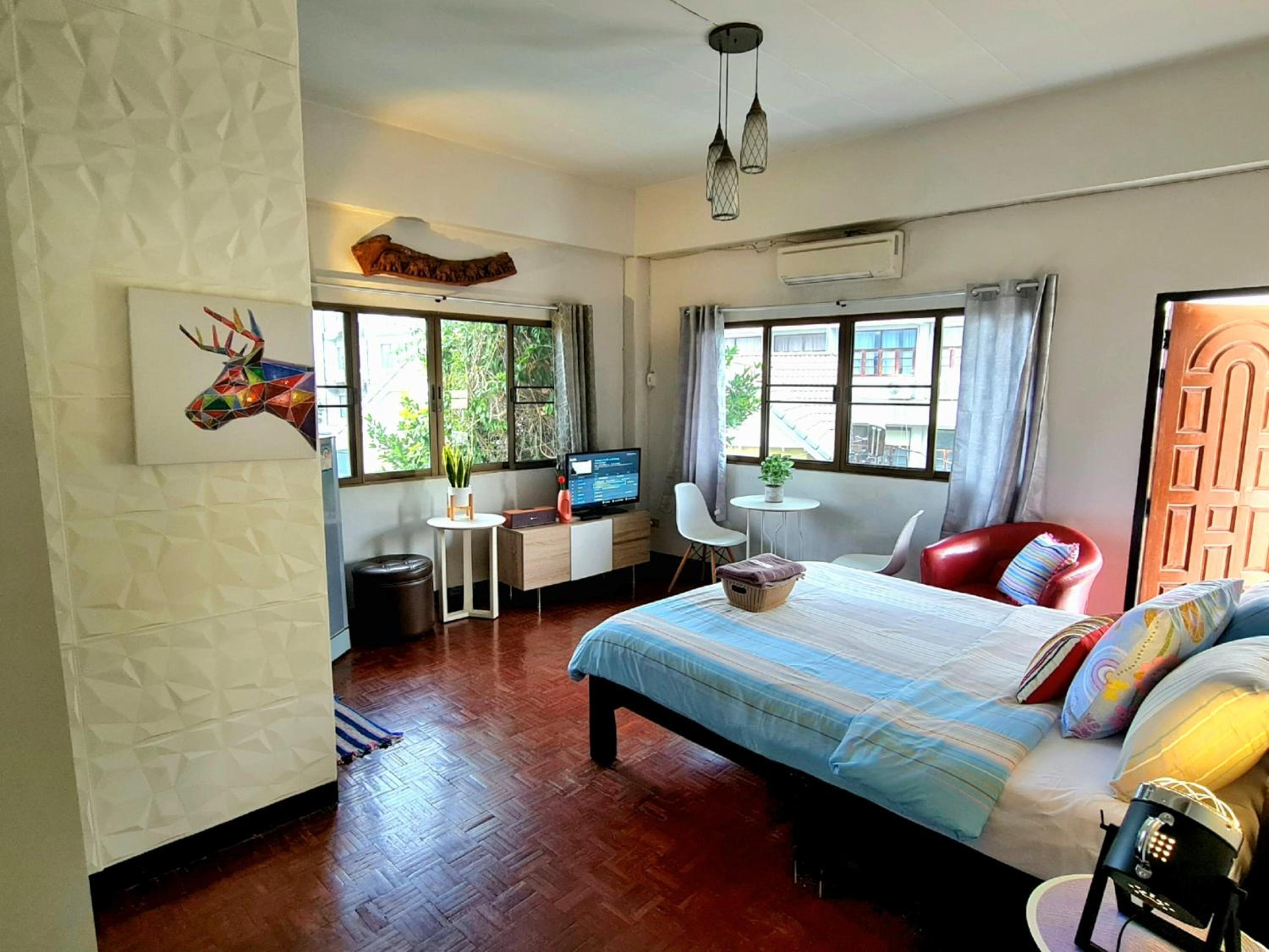 Queen Room with Balcony - Photo 7