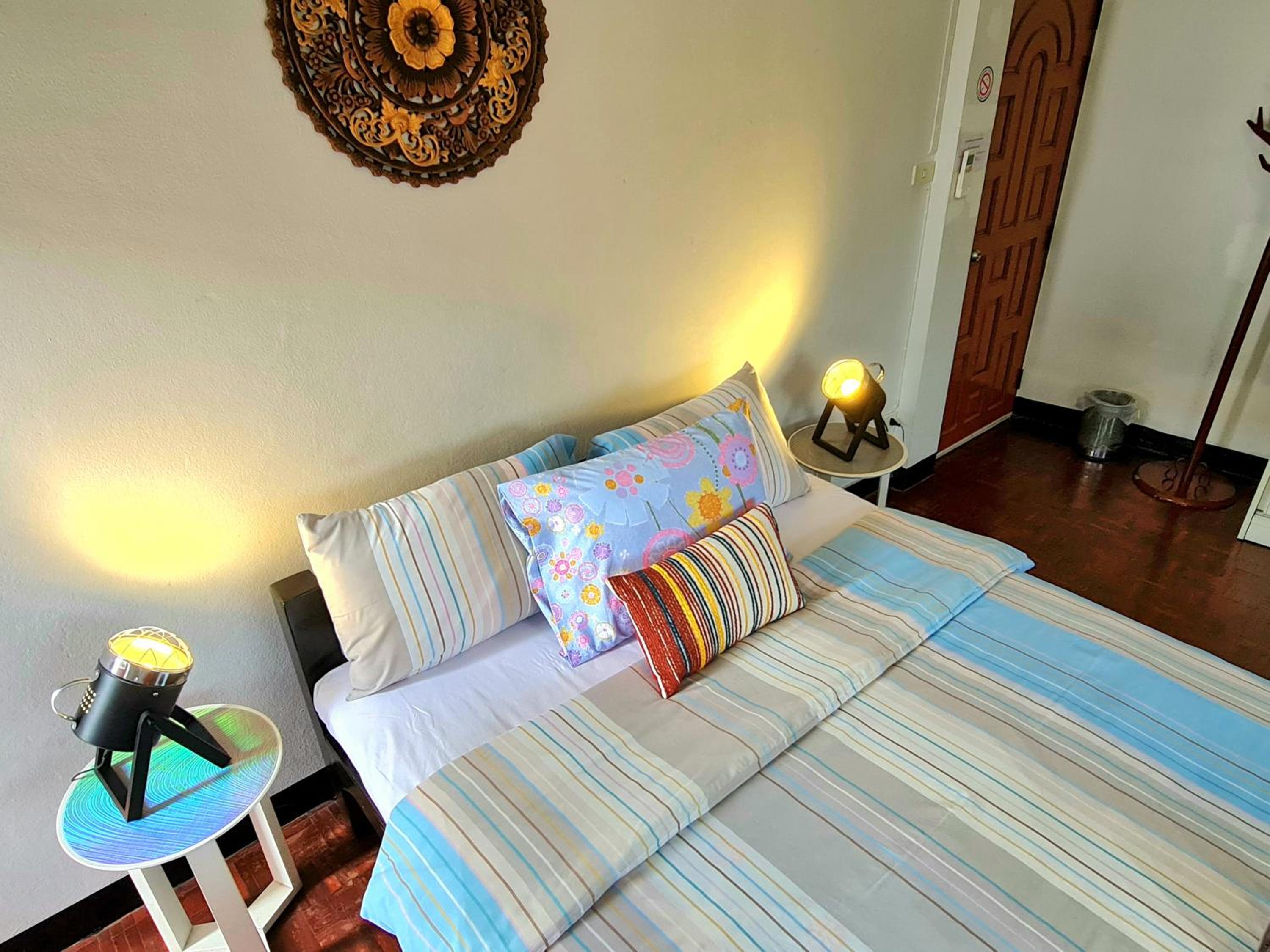 Queen Room with Balcony - Photo 14