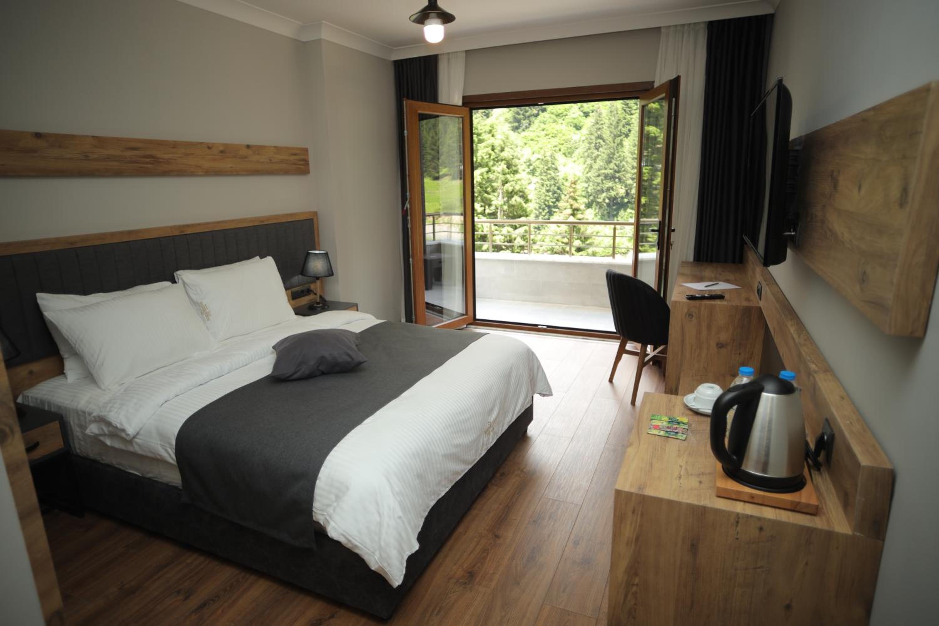 King Suite with Balcony - Photo 8