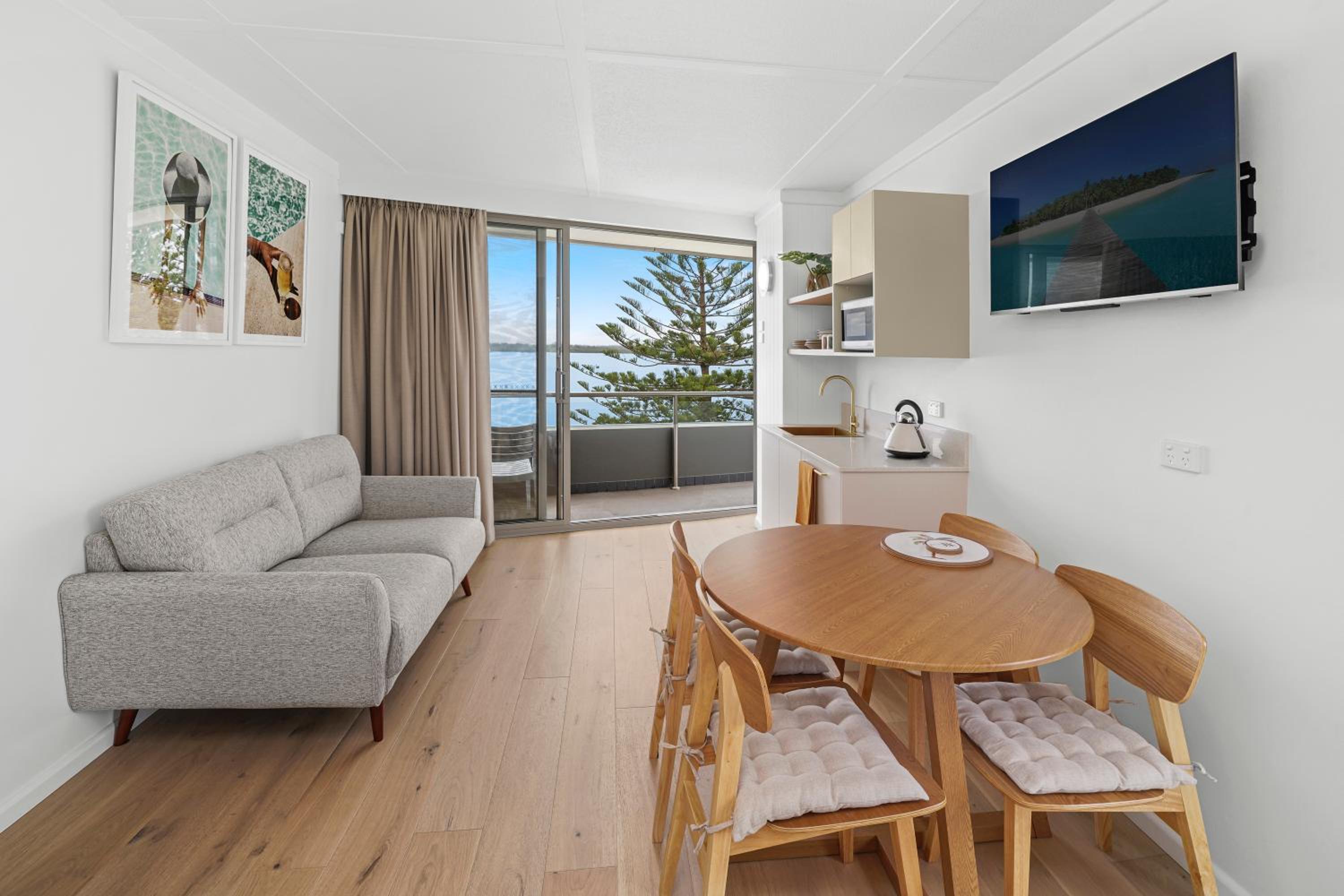Waterfront Suite - Pacific Suite