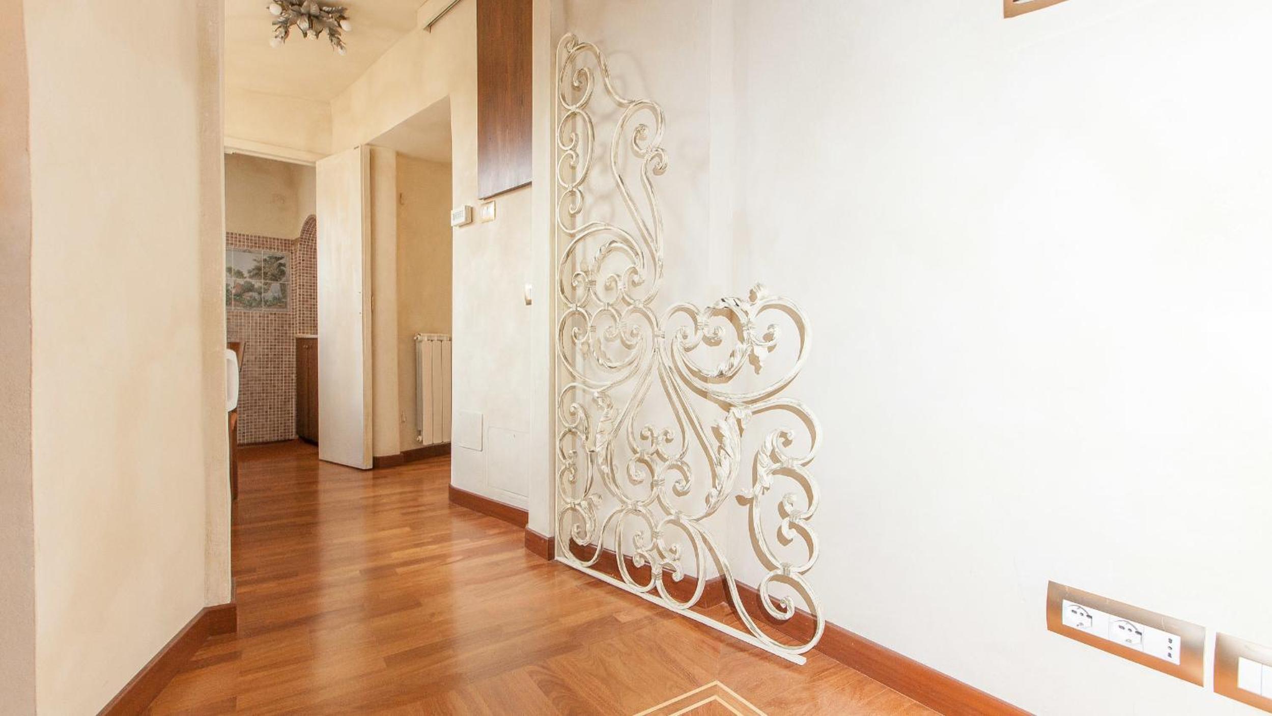 Classic One-Bedroom Apartment (3 Adults)