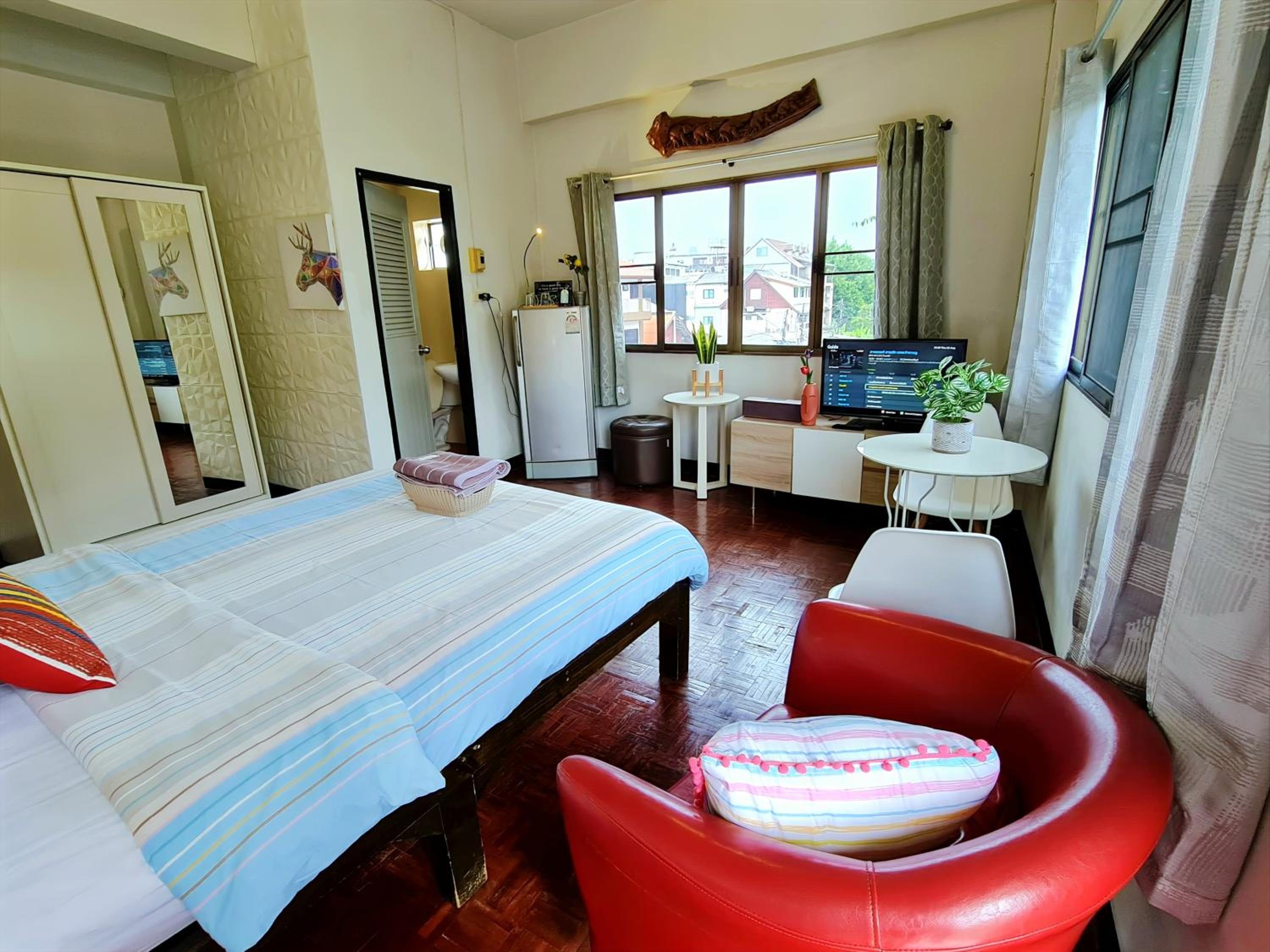 Queen Room with Balcony - Photo 6