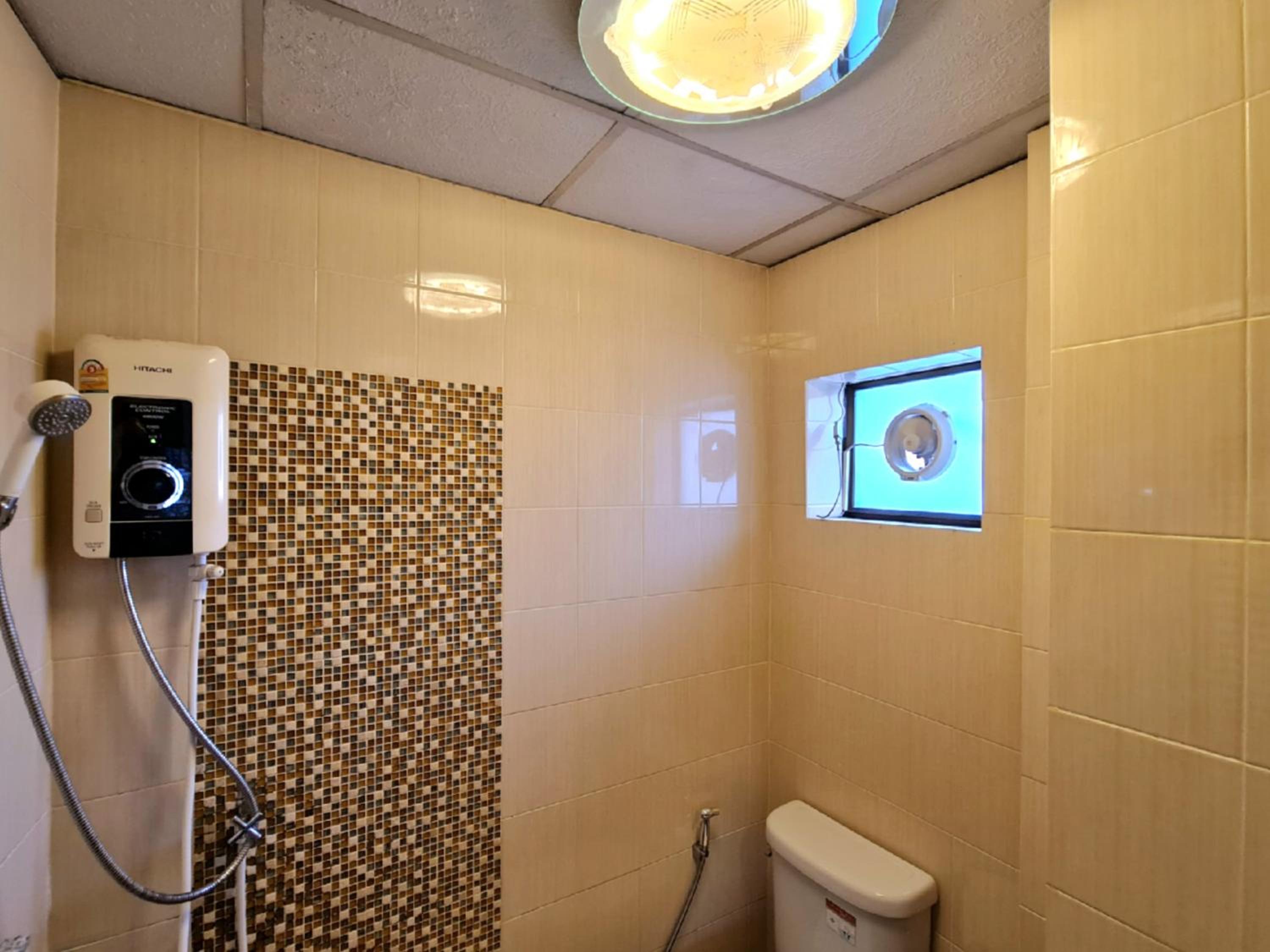 Queen Room with Balcony - Photo 2