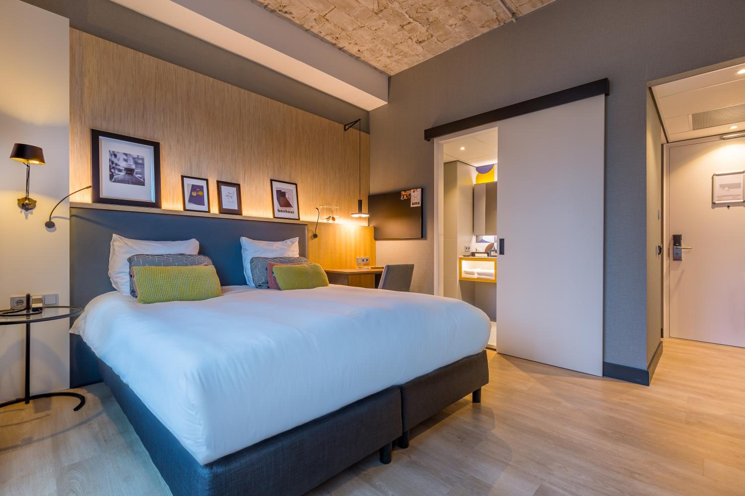 Standard King Room - Photo 3