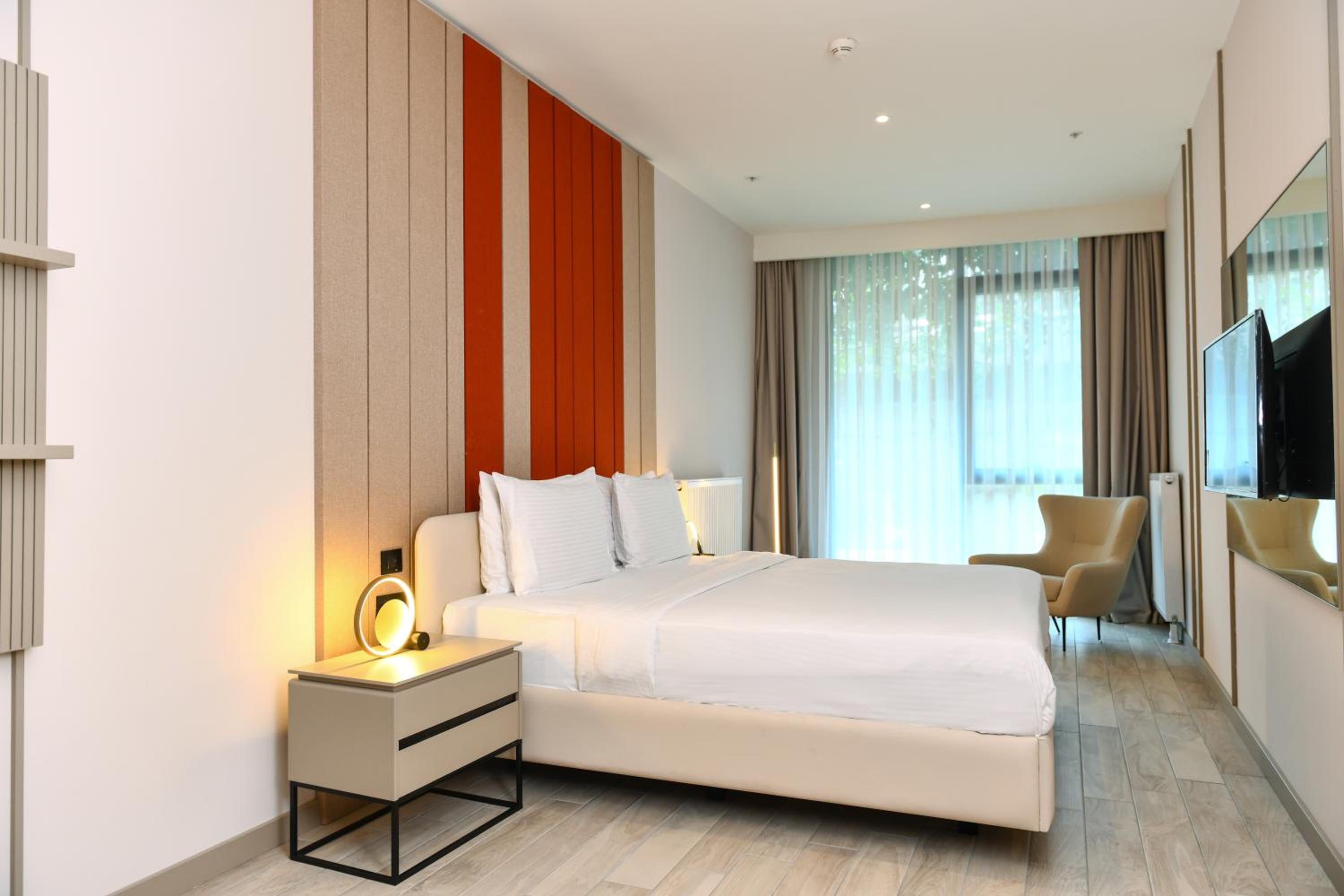 Spacious Two Bedroom Apartment photo 1