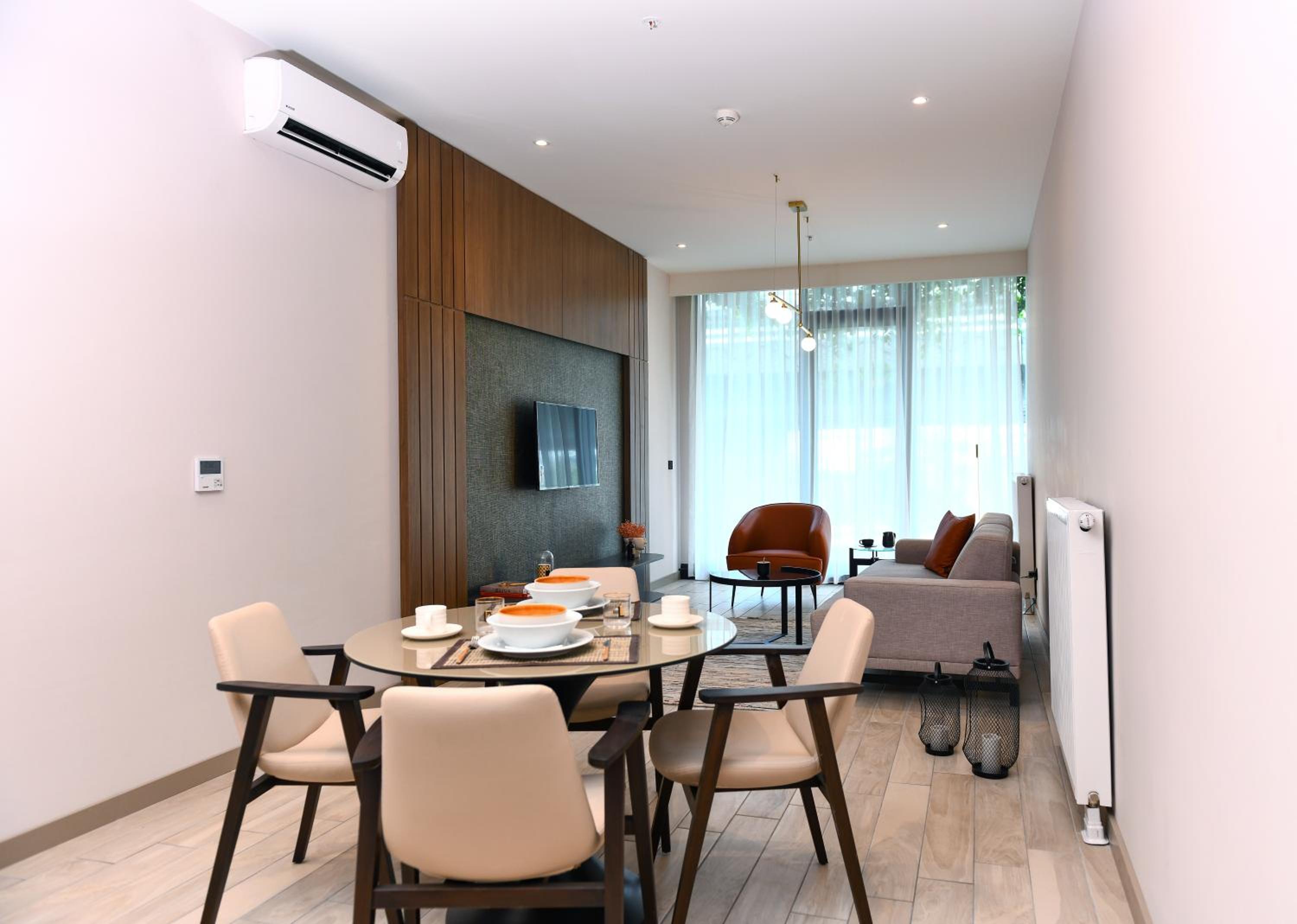 Spacious Two Bedroom Apartment photo 3