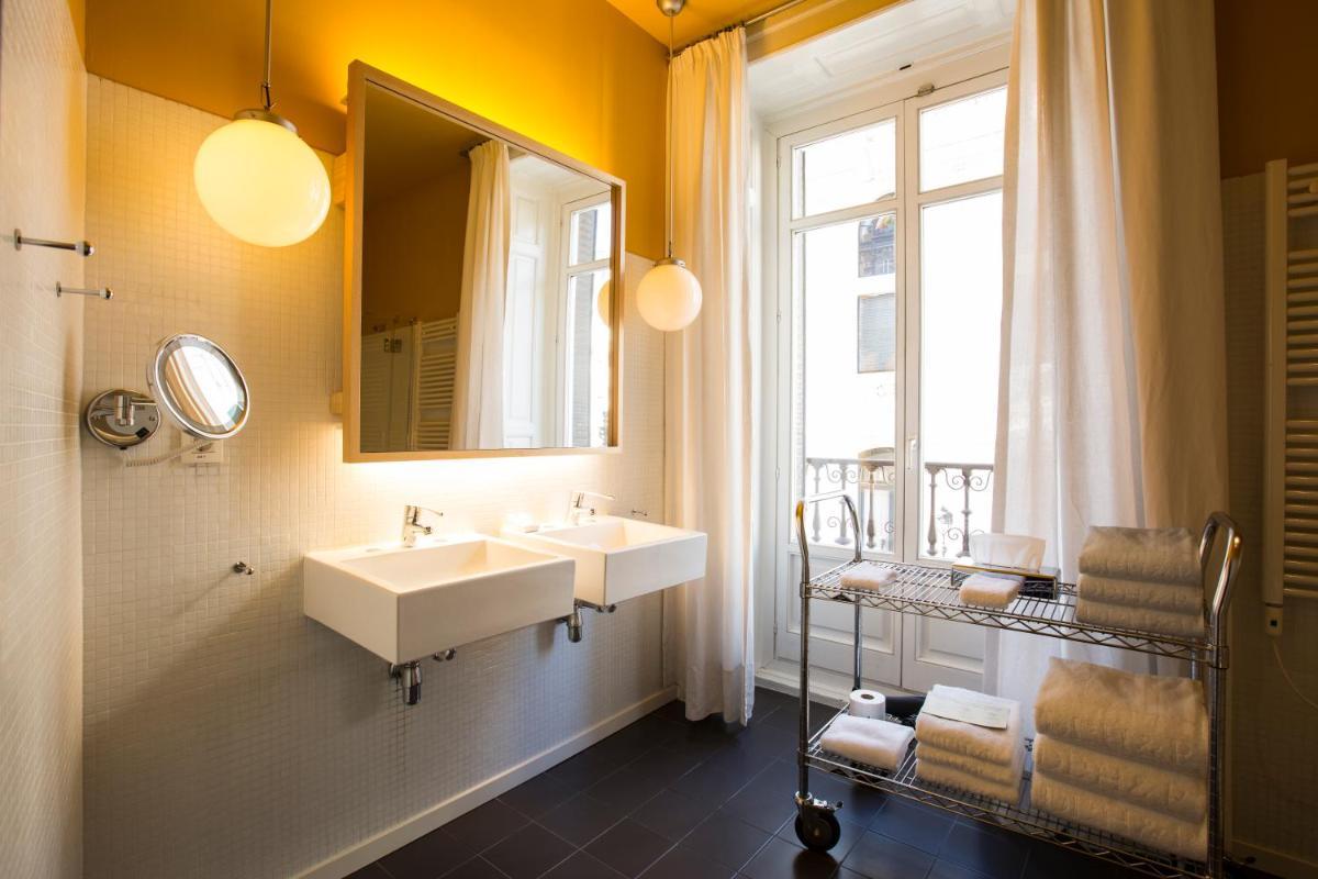 Double Room with City View - Photo 6