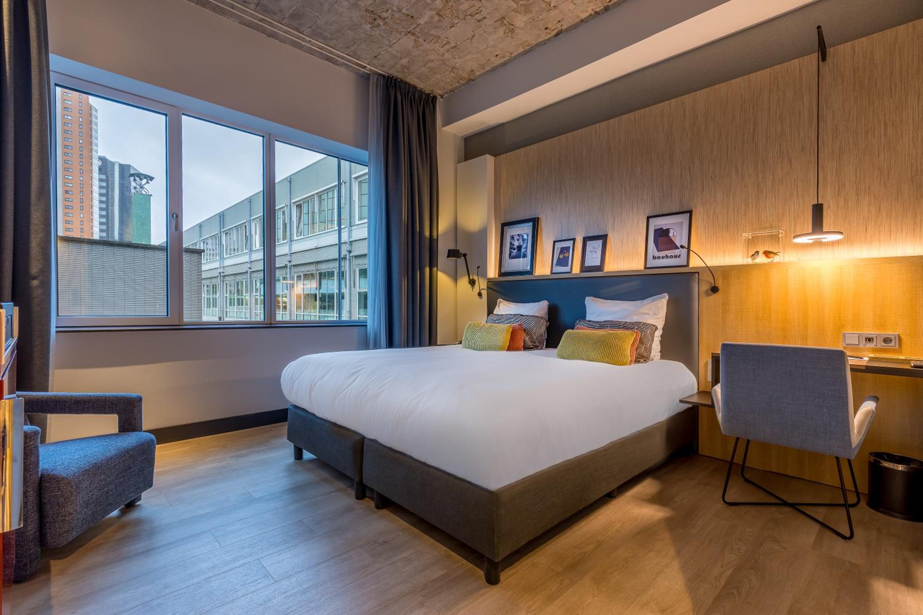 Deluxe King Room - Photo 1