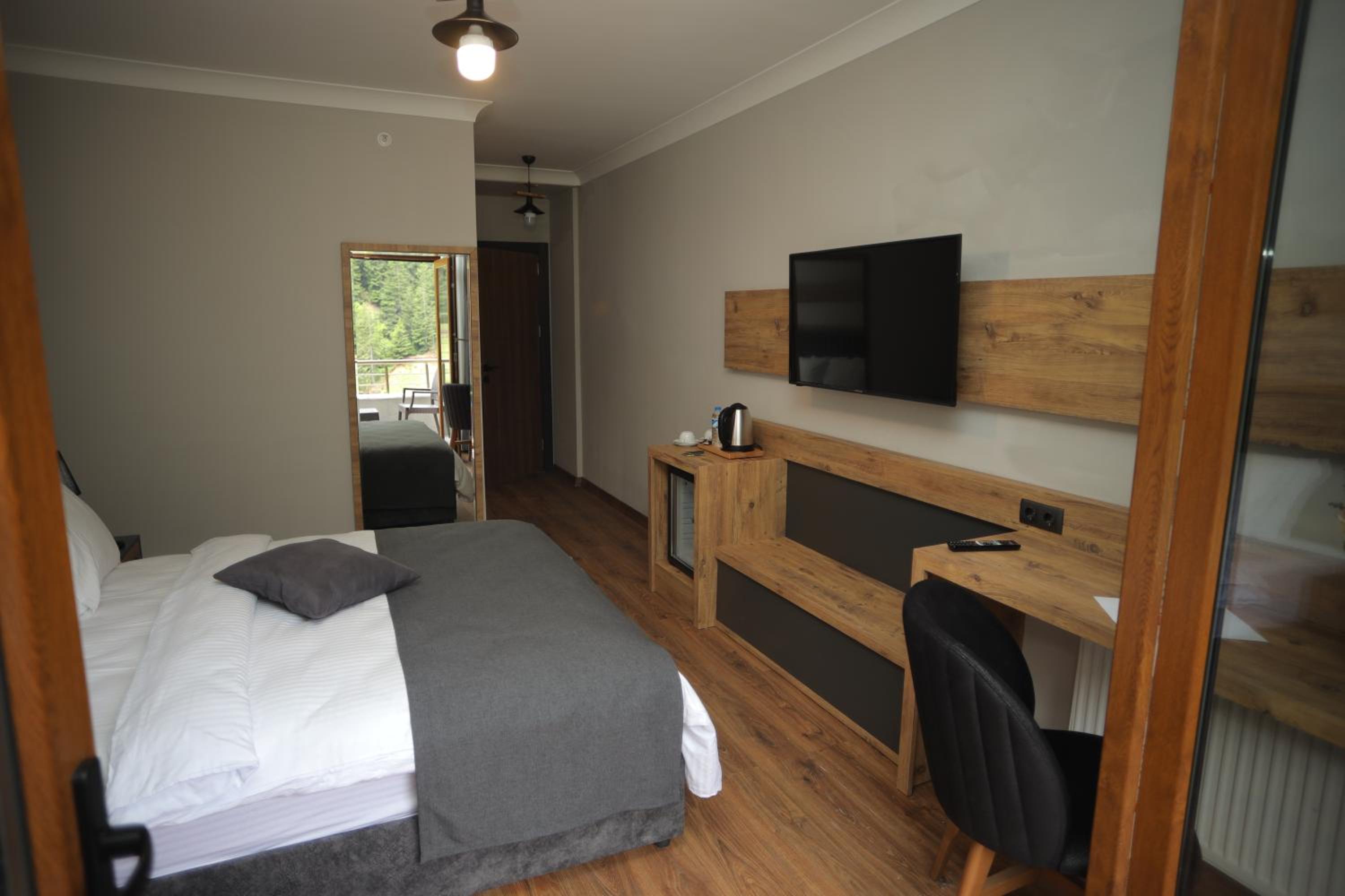 Suite with Lake View - Photo 10