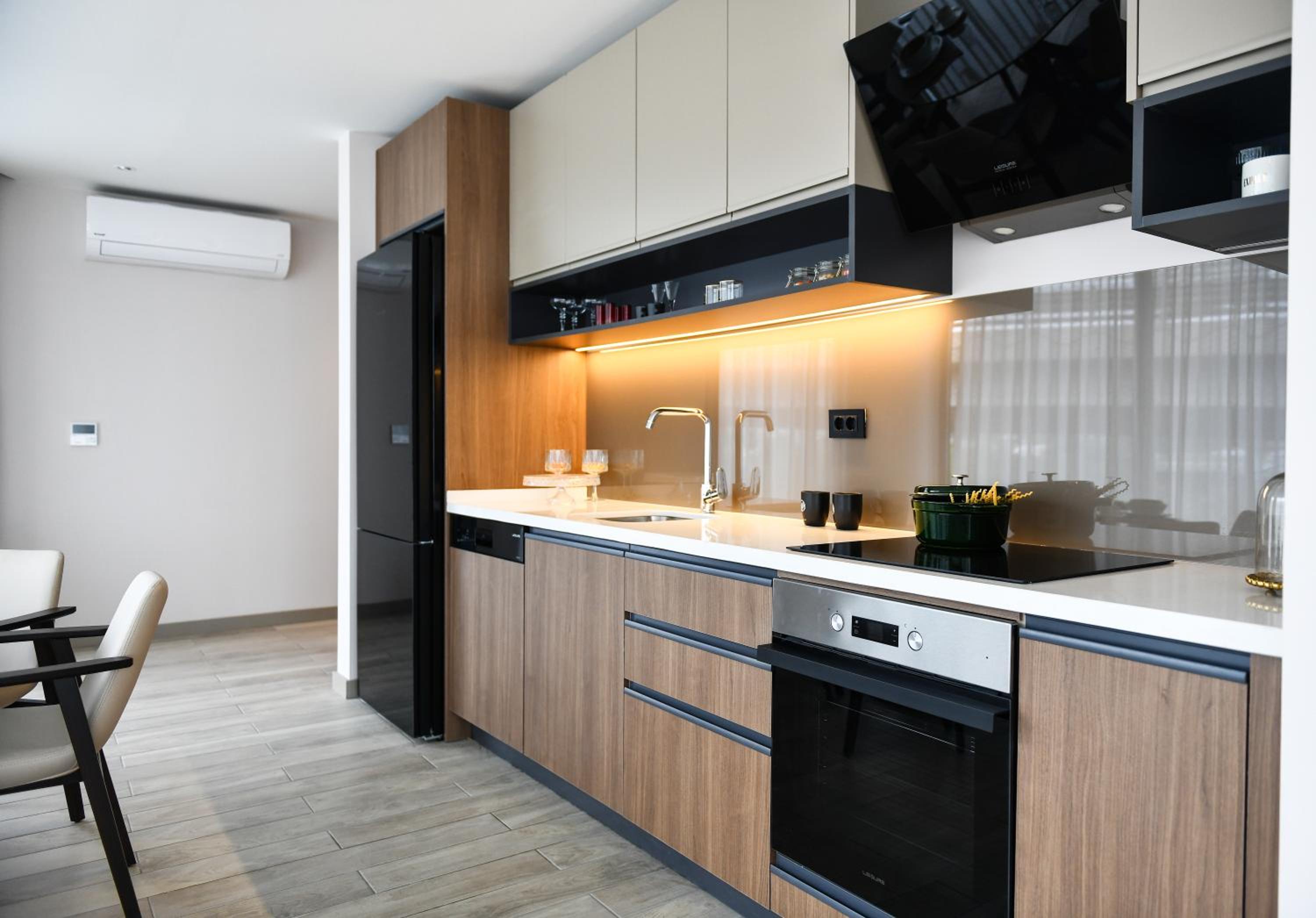 Spacious Two Bedroom Apartment photo 2