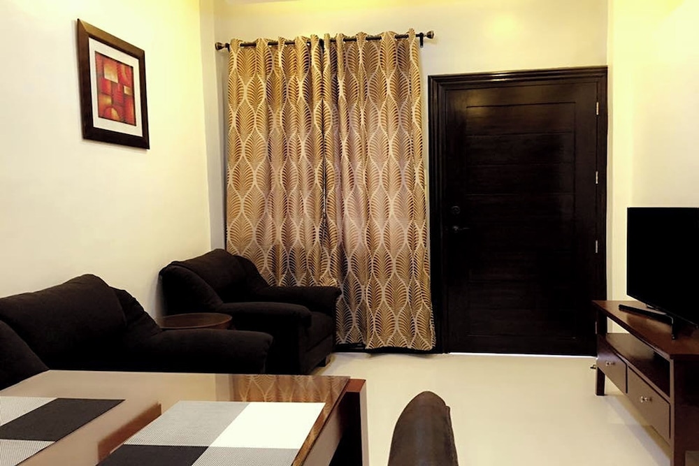 Condo Suite Room - Photo 12