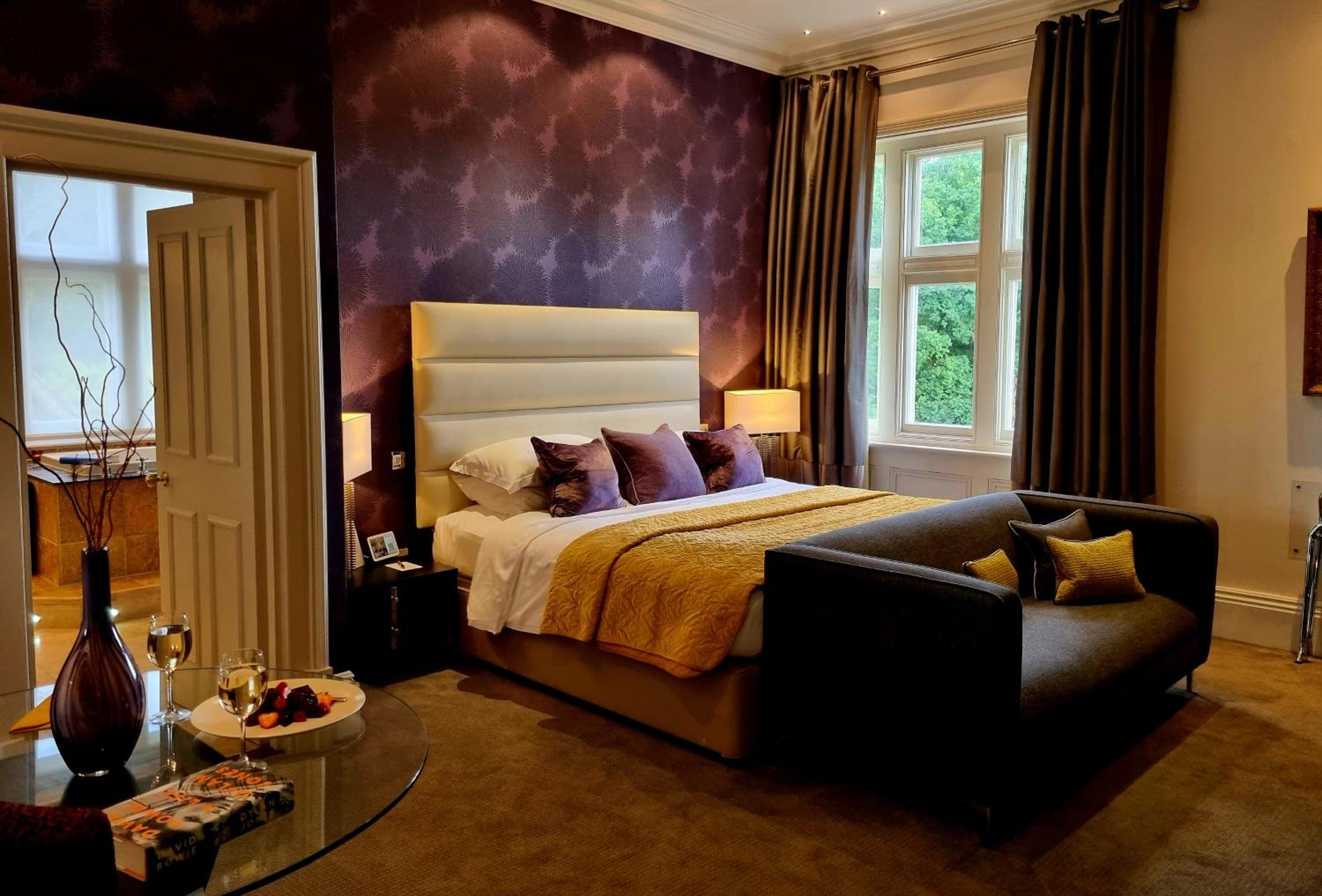 Superior King Suite - Photo 8