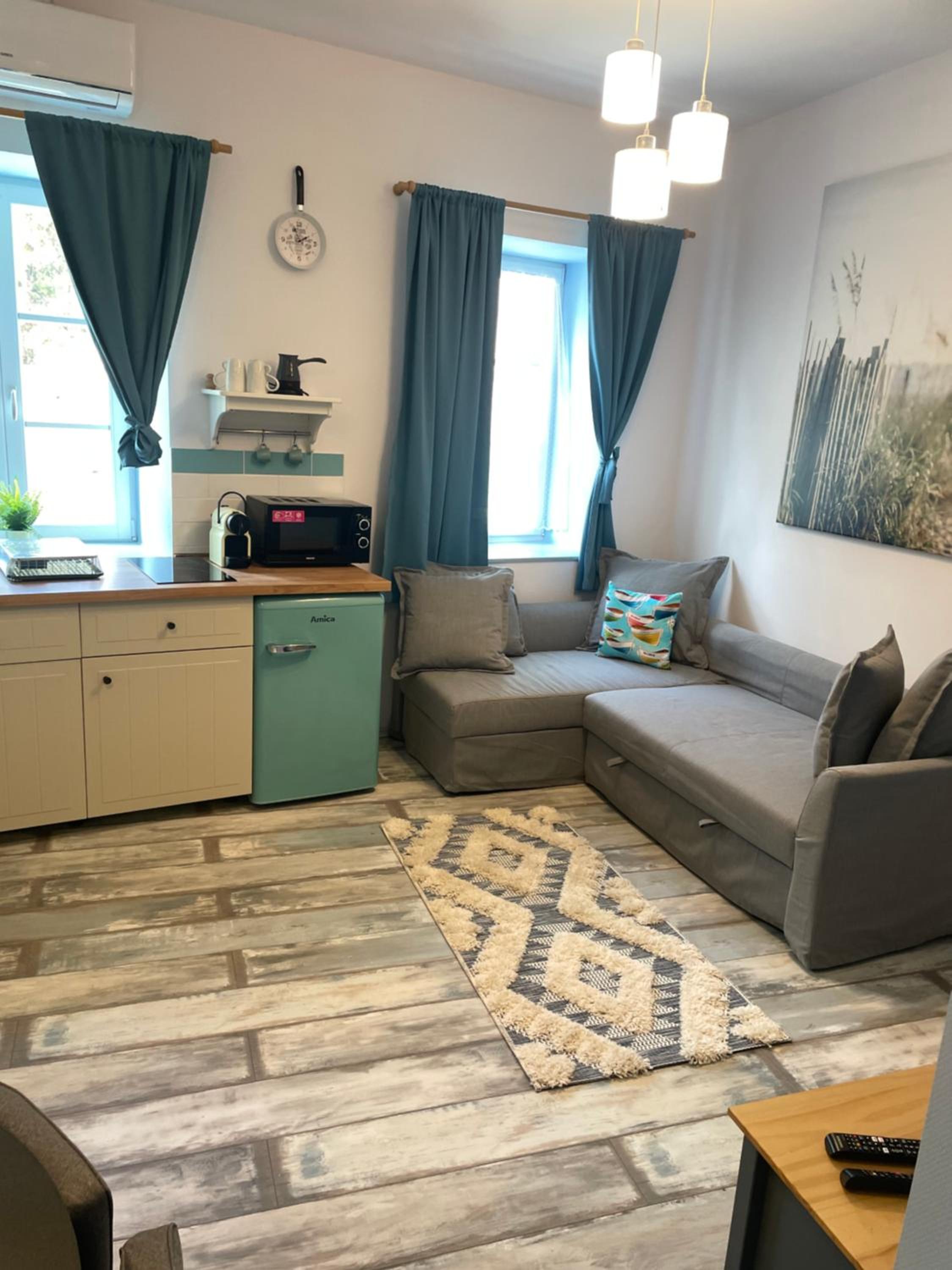One-Bedroom Apartment - Photo 3