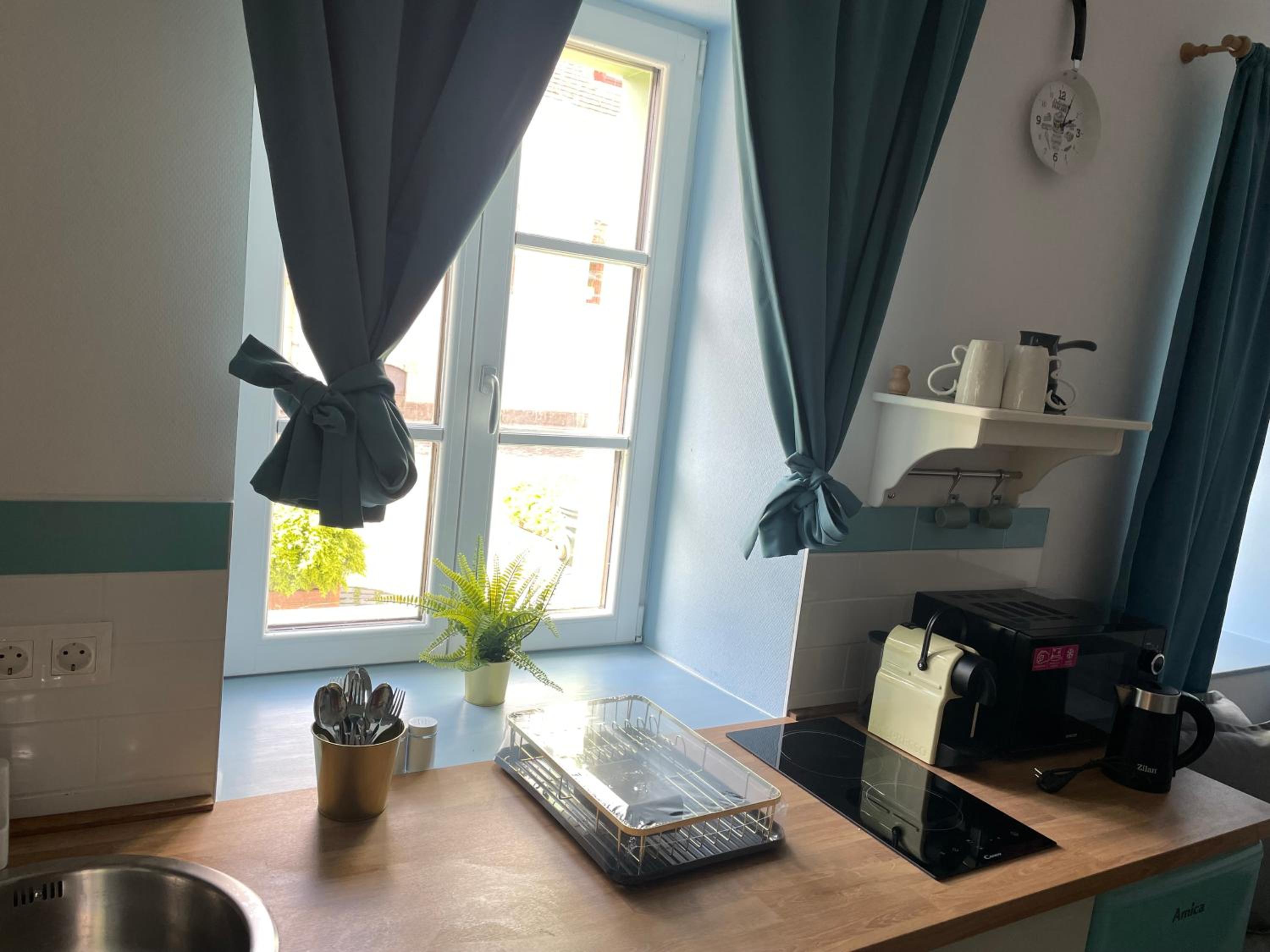 One-Bedroom Apartment - Photo 2