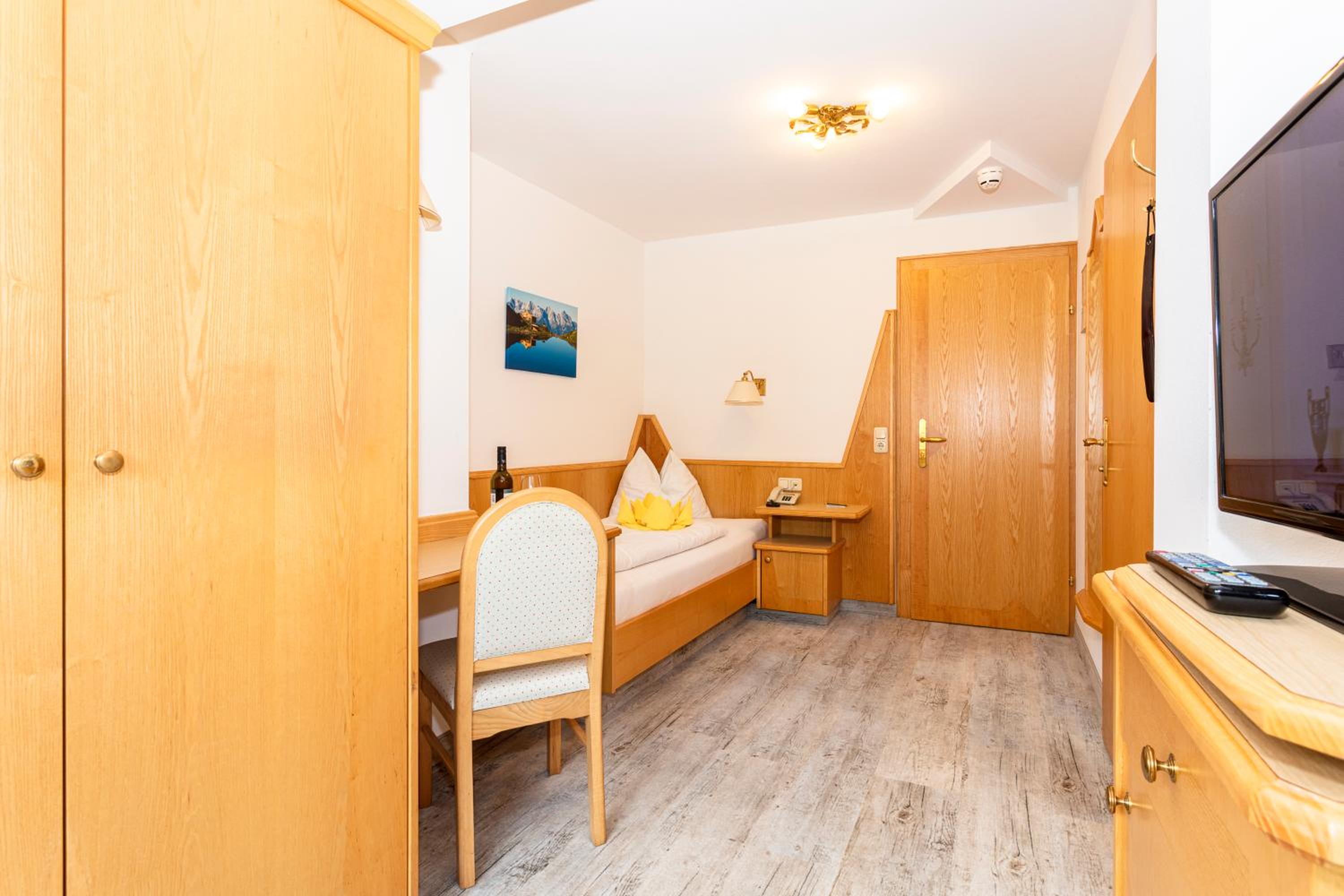 Single Room photo 2