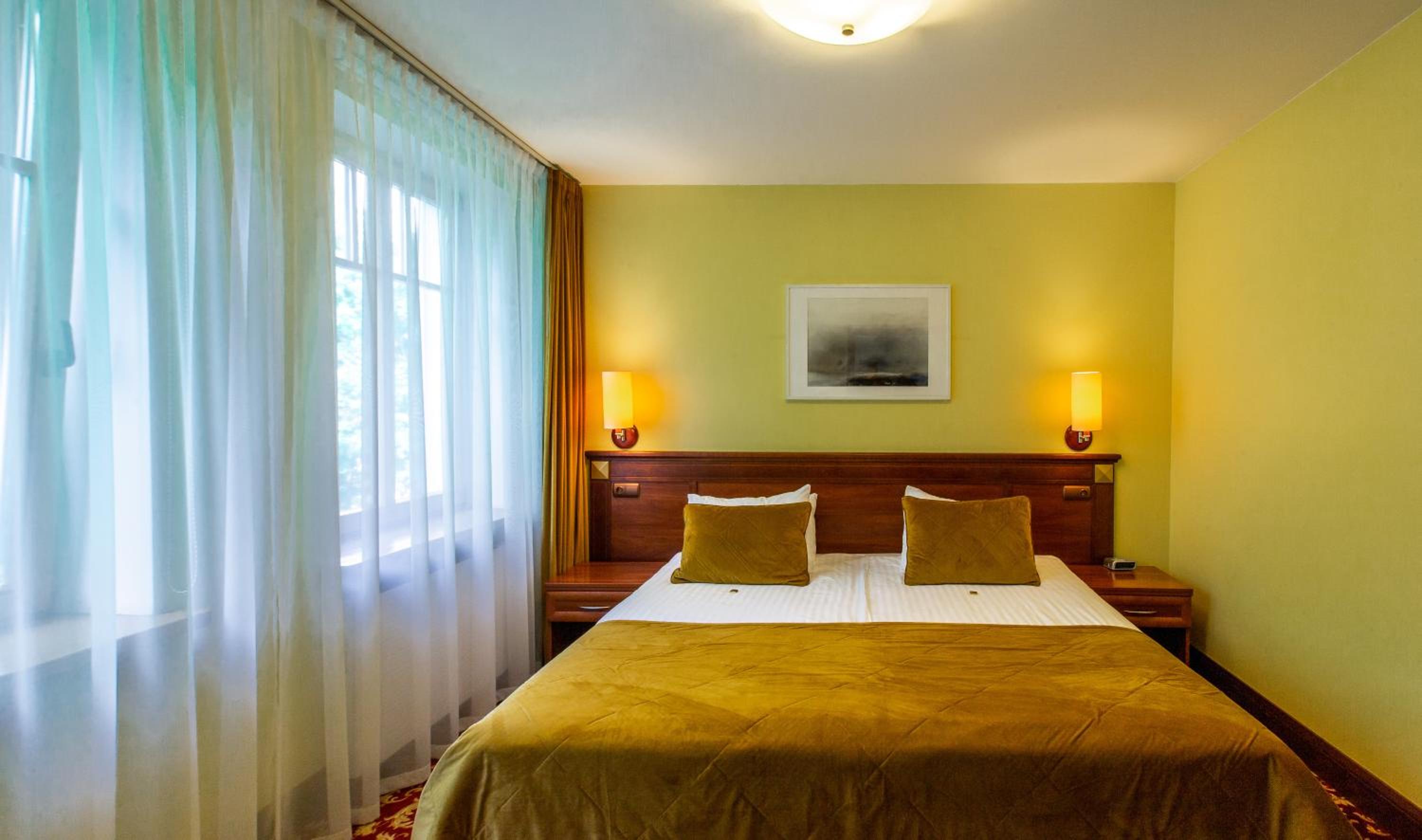 Double or Twin Room with Sauna and Jacuzzi access