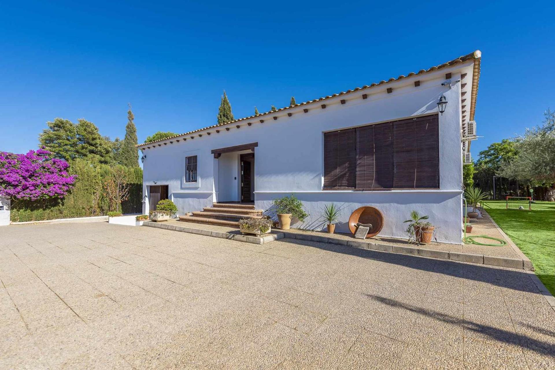 Villa photo 2