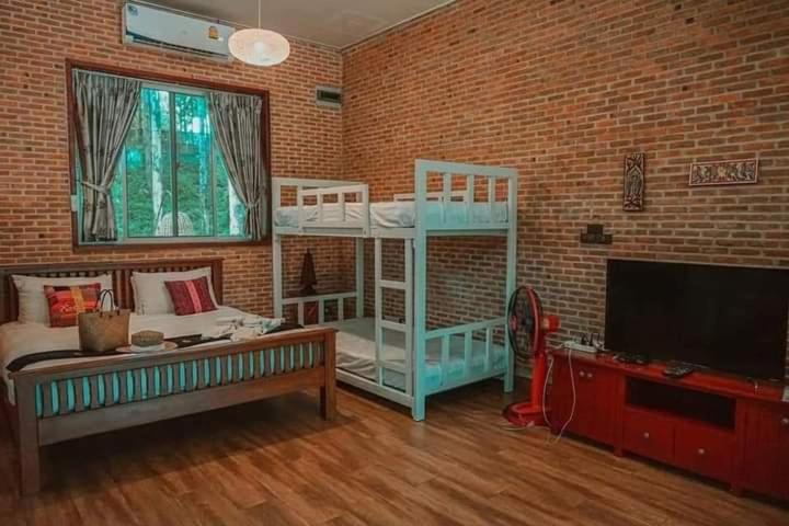 Deluxe Family Suite photo 1