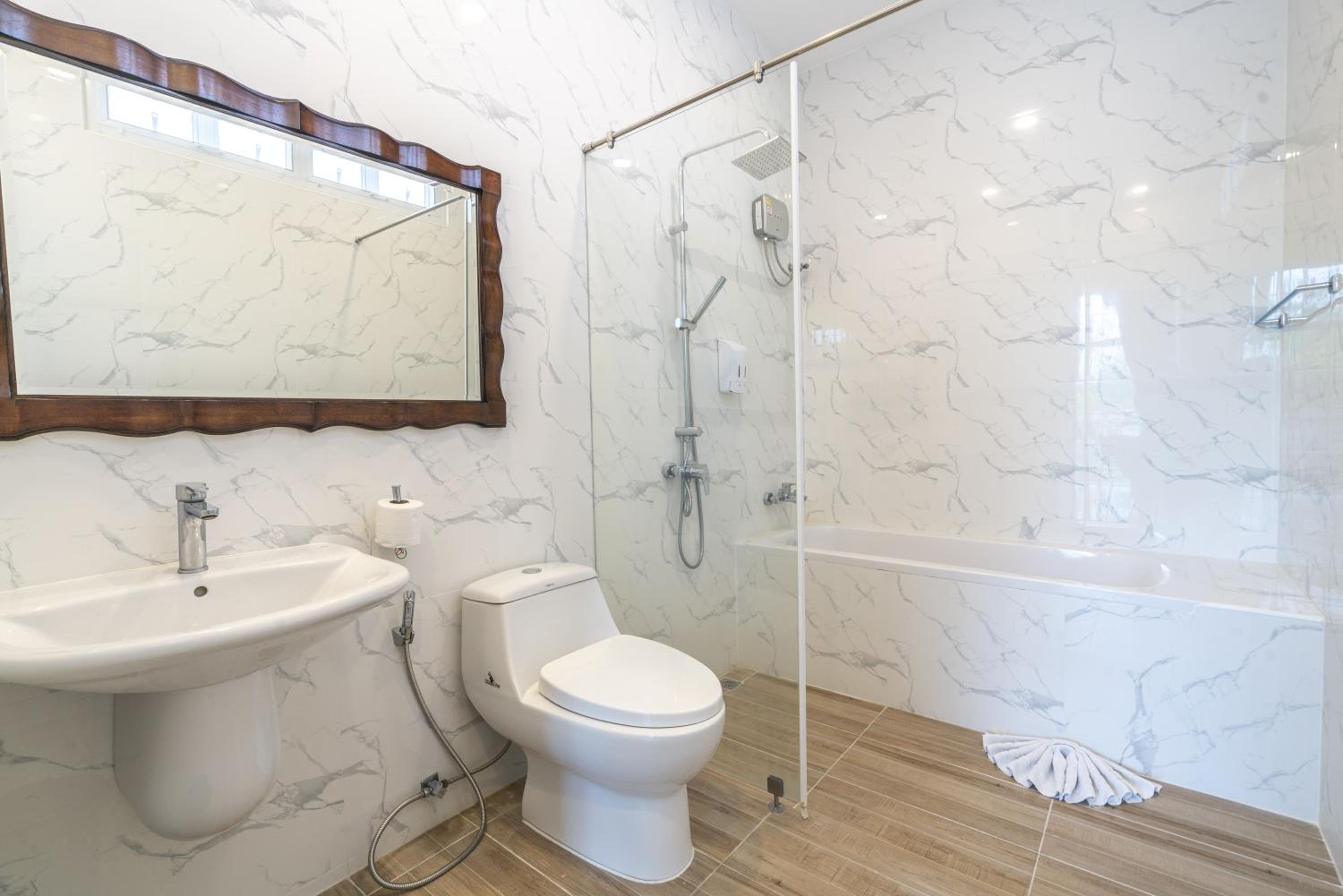 Triple Room with Bath - Photo 17