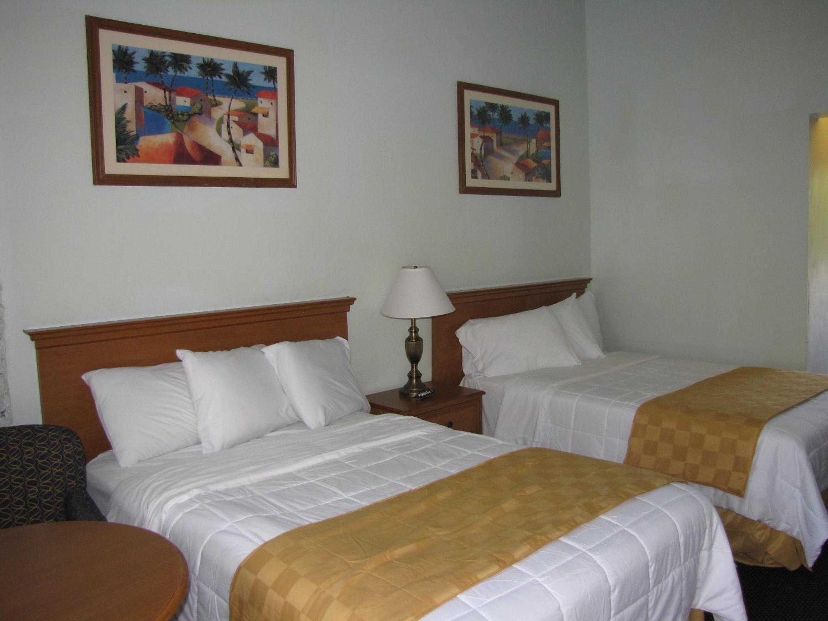 Double Room with Two Double Beds - Smoking photo 1