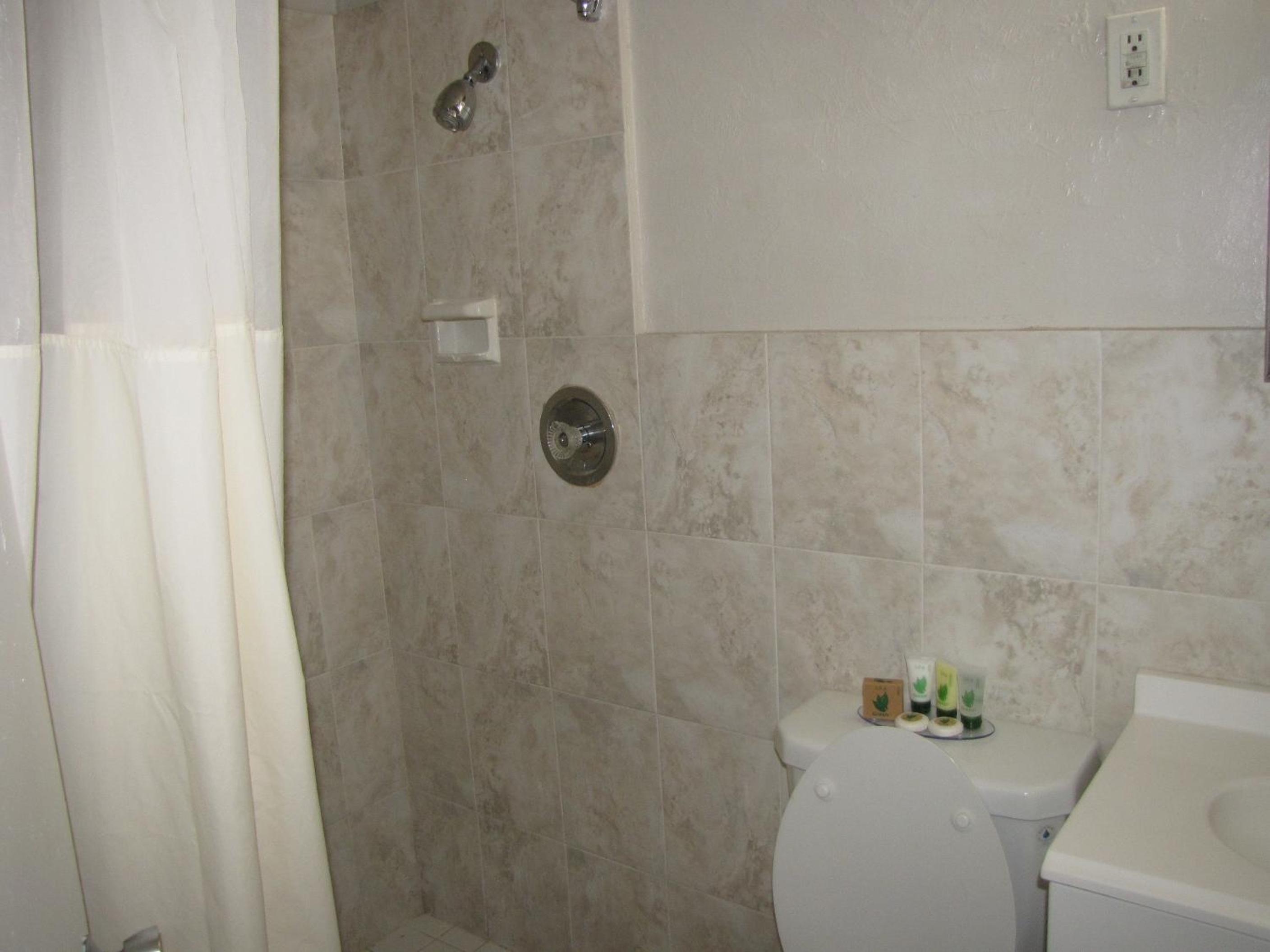 Double Room with Two Double Beds - Non-Smoking photo 3