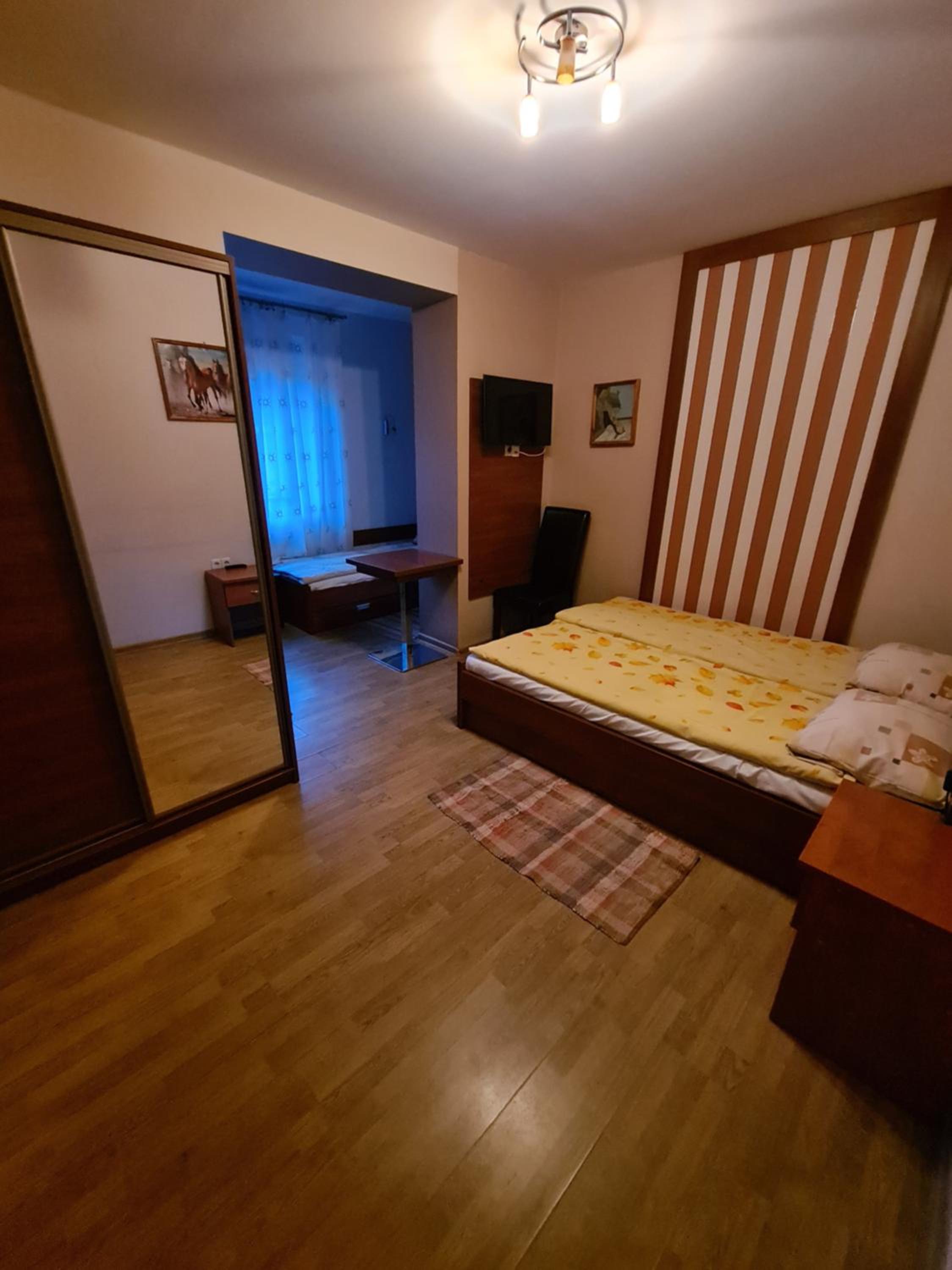 Triple Room with Private Bathroom - Photo 3
