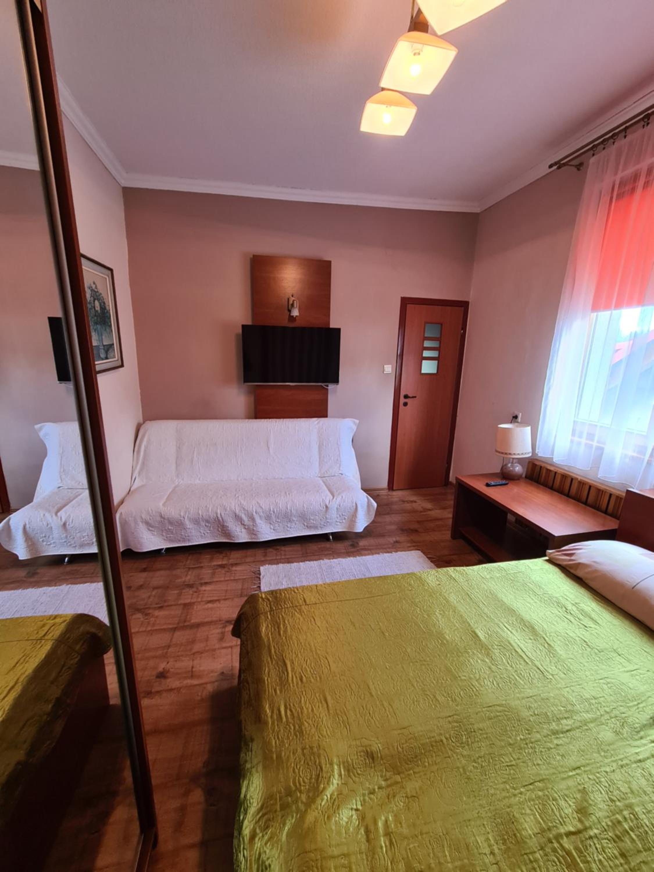 Double Room with Private Bathroom - Photo 2