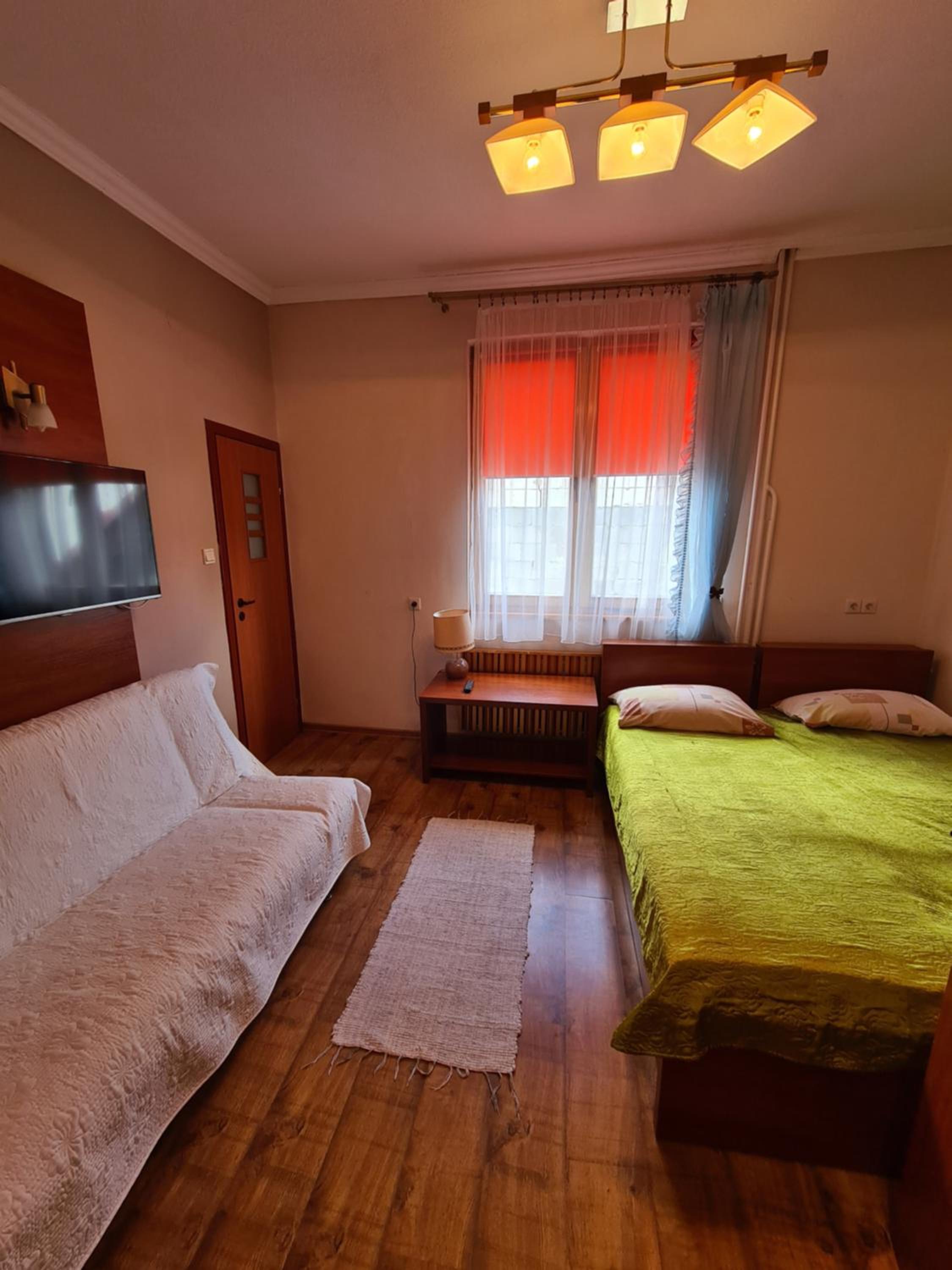 Double Room with Private Bathroom - Photo 4