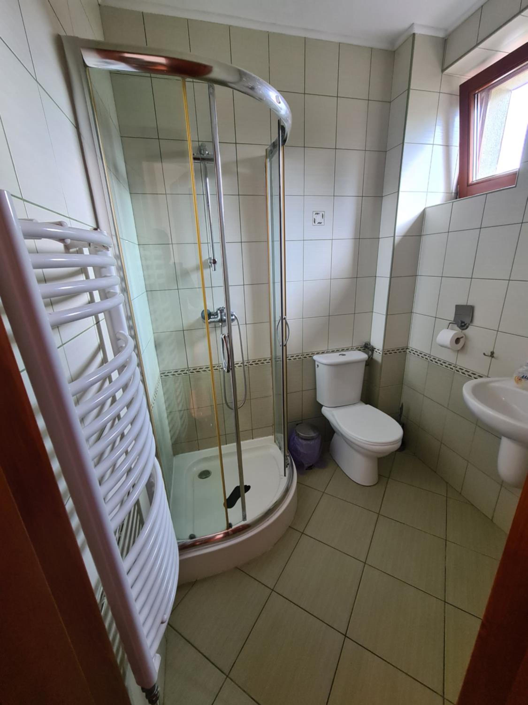 Quadruple Room with Bathroom - Photo 4