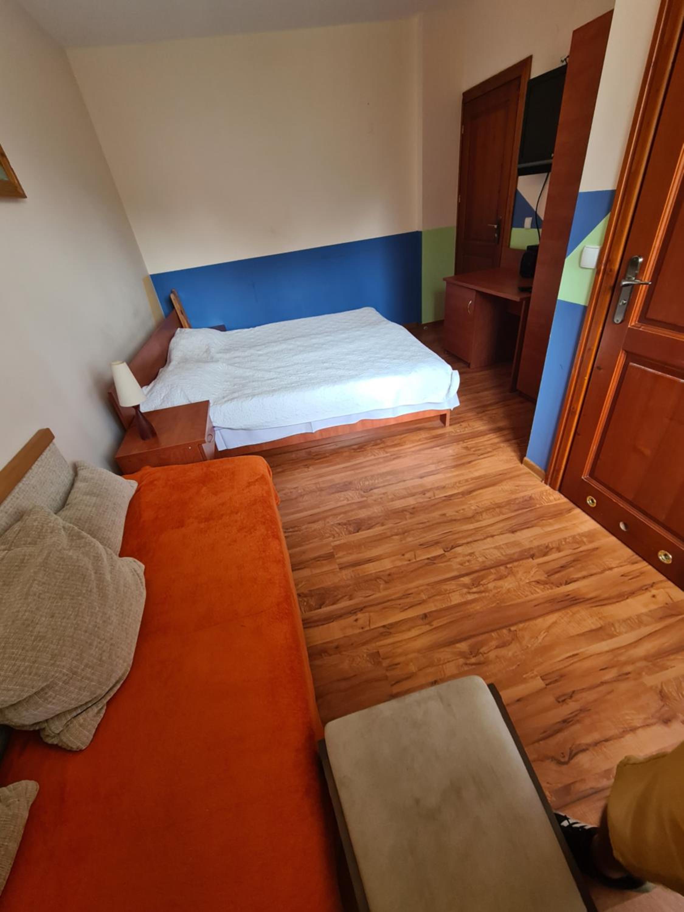 Quadruple Room with Bathroom - Photo 2