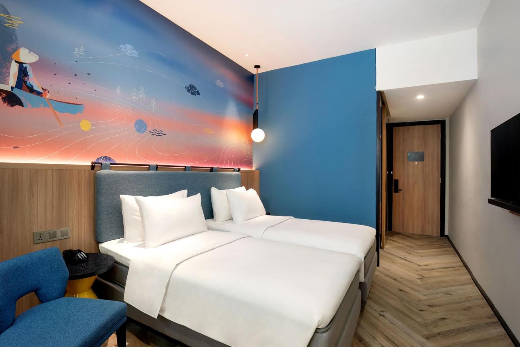 Superior Twin Room with City View - Photo 2