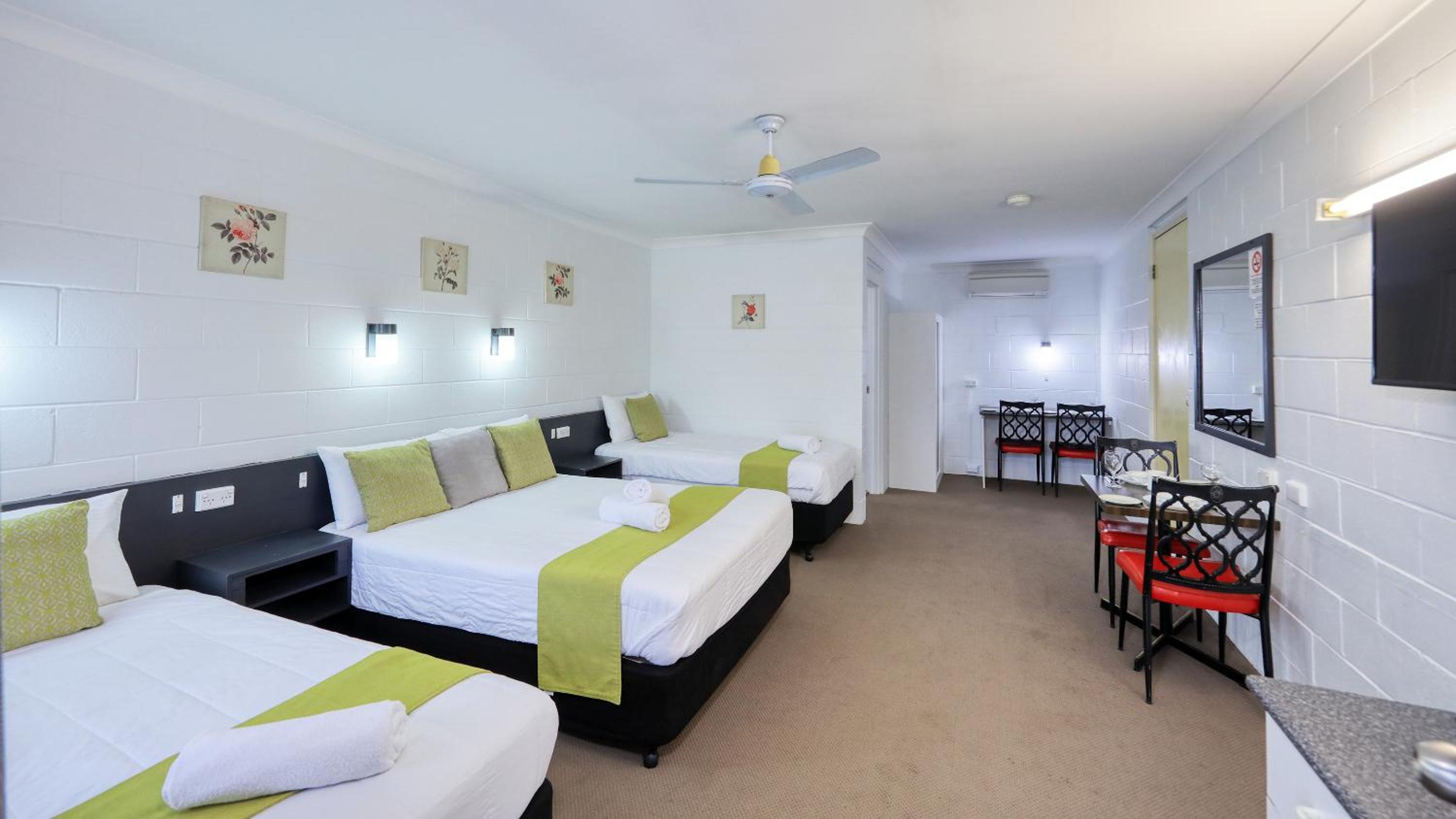 Deluxe Family Suite photo 3