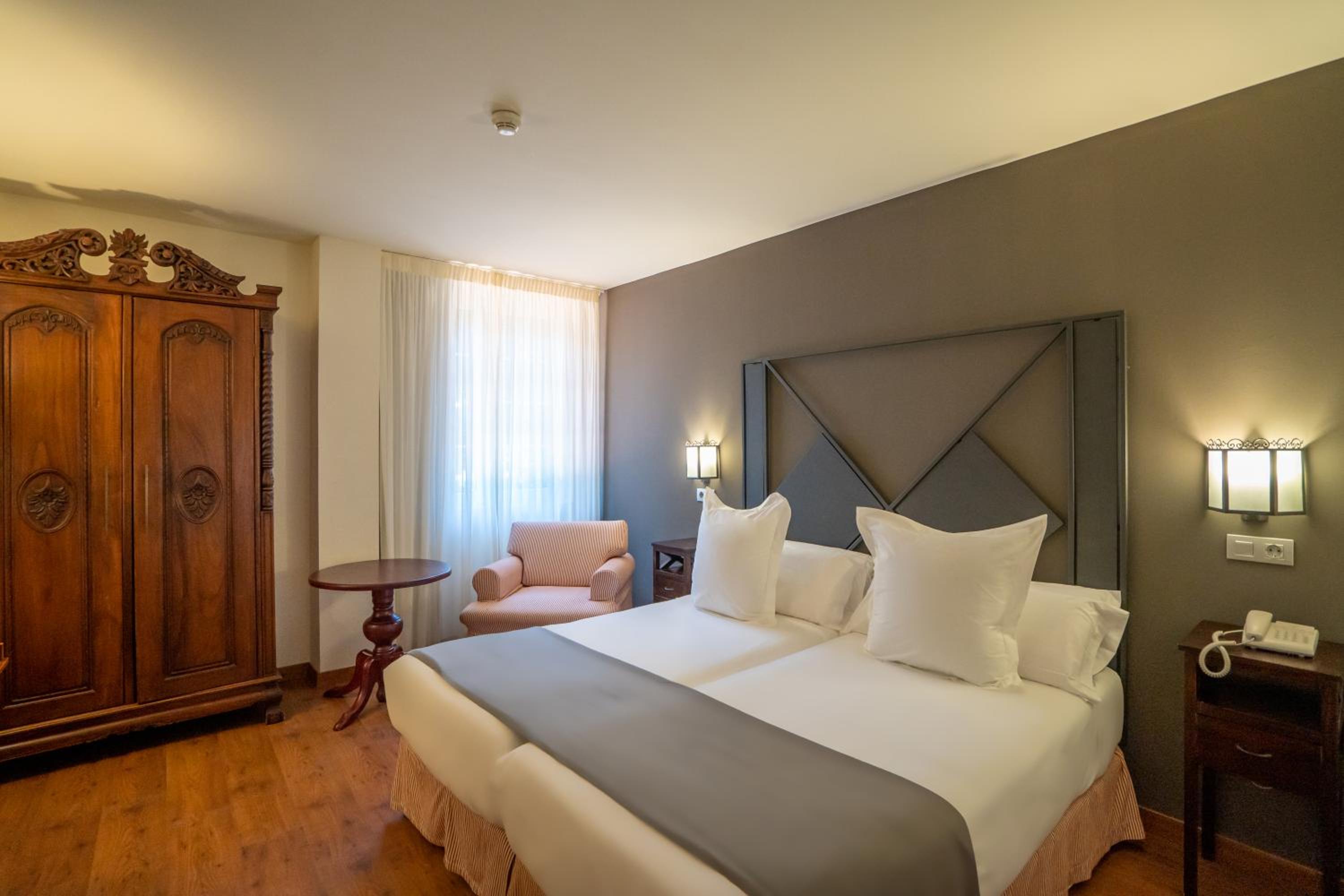 Double or Twin Room photo 2