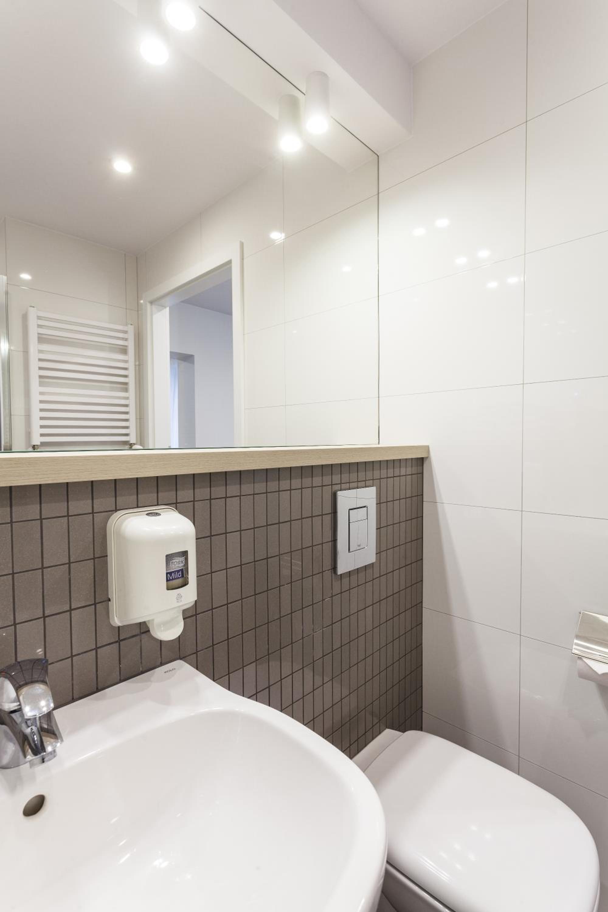 Deluxe Family Apartment thumbnail 5